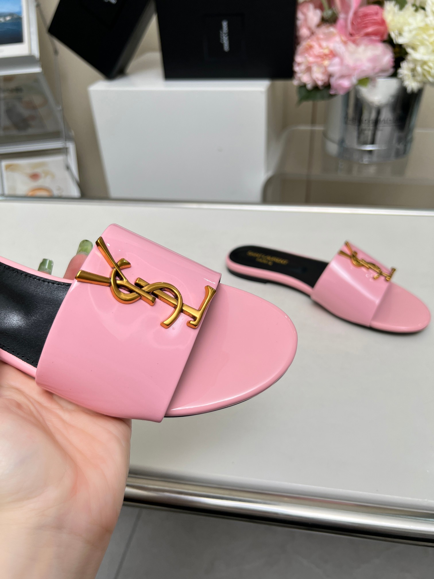 NO:383723,Rubber sole genuine leather sole model number 517 Face cow leather footbed sheep leather size number 35-43 (42, 43 customized without return) [Saint Laurent] Saint Laurent counter synchronizes new style, YSL— logo letter buckle decoration, excellent and beautiful masterpiece, both temperament and fashion, classic and durable design style, especially beautiful on the feet, slippers, saint laurent, saint laurent, saint laurent, saint laurent, saint laurent, saint laurent, saint laurent, saint laurent, slippers19860909橡胶底  真皮底   款 号 517 面 料牛 皮 垫脚 羊 皮 码 数35-43 (42、43定做不退换)【Saint Laurent】圣罗兰专柜同步新款,YSL——logo字母扣装饰,上乘美艳力作,兼备气质、时尚 经典耐看的设计风格,上脚特别美,拖鞋,saint laurent,saint laurent,saint laurent,slippers,Women's Shoes