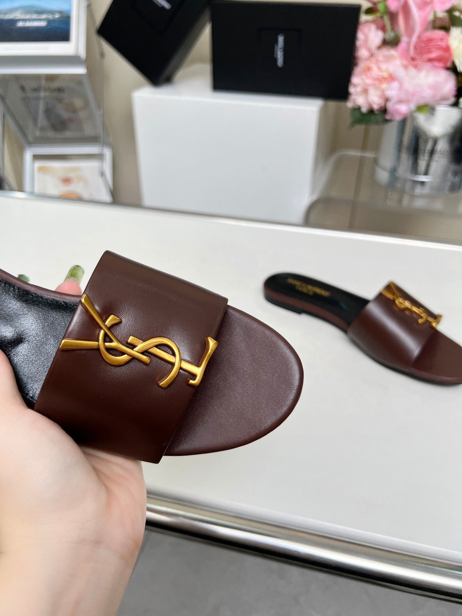 NO:383741,Rubber sole genuine leather sole model number 517 Face cow leather footbed sheep leather size number 35-43 (42, 43 customized without return) [Saint Laurent] Saint Laurent counter synchronizes new style, YSL— logo letter buckle decoration, excellent and beautiful masterpiece, both temperament and fashion, classic and durable design style, especially beautiful on the feet, slippers, saint laurent, saint laurent, saint laurent, saint laurent, saint laurent, saint laurent, saint laurent, saint laurent, slippers19860909橡胶底  真皮底   款 号 517 面 料牛 皮 垫脚 羊 皮 码 数35-43 (42、43定做不退换)【Saint Laurent】圣罗兰专柜同步新款,YSL——logo字母扣装饰,上乘美艳力作,兼备气质、时尚 经典耐看的设计风格,上脚特别美,拖鞋,saint laurent,saint laurent,saint laurent,slippers,Women's Shoes