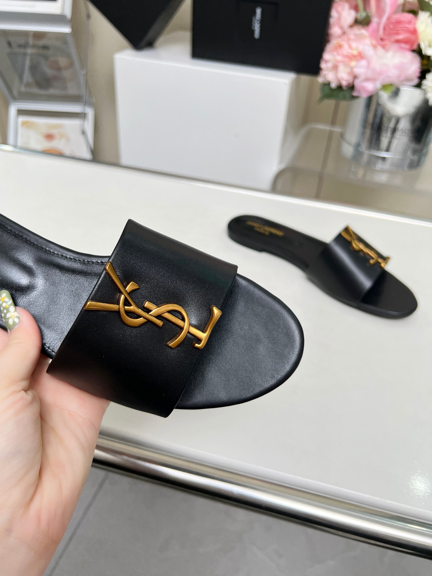 NO:383749,Rubber sole genuine leather sole model number 517 Face cow leather footbed sheep leather size number 35-43 (42, 43 customized without return) [Saint Laurent] Saint Laurent counter synchronizes new style, YSL— logo letter buckle decoration, excellent and beautiful masterpiece, both temperament and fashion, classic and durable design style, especially beautiful on the feet, slippers, saint laurent, saint laurent, saint laurent, saint laurent, saint laurent, saint laurent, saint laurent, saint laurent, slippers19860909橡胶底  真皮底   款 号 517 面 料牛 皮 垫脚 羊 皮 码 数35-43 (42、43定做不退换)【Saint Laurent】圣罗兰专柜同步新款,YSL——logo字母扣装饰,上乘美艳力作,兼备气质、时尚 经典耐看的设计风格,上脚特别美,拖鞋,saint laurent,saint laurent,saint laurent,slippers,Women's Shoes