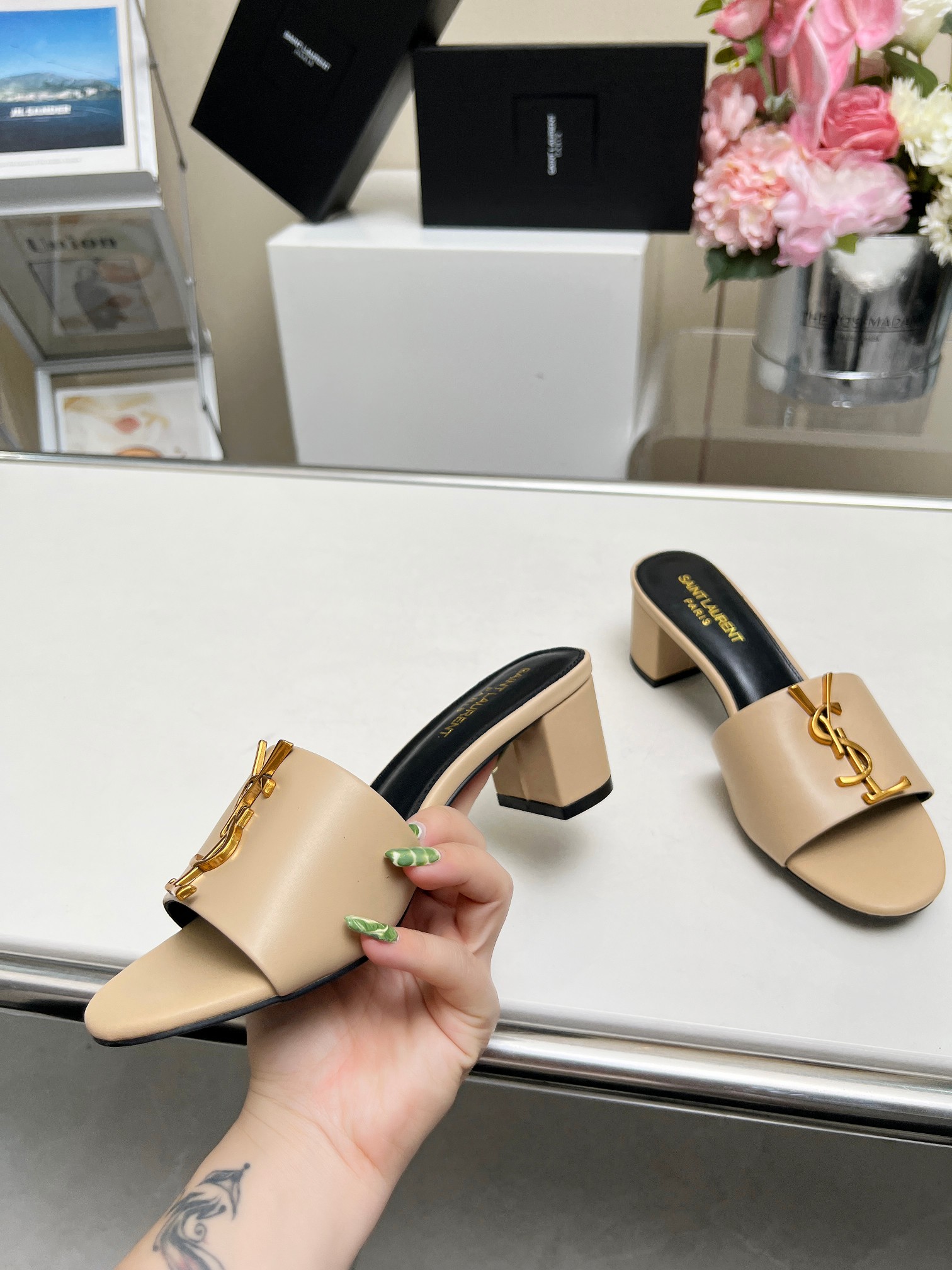 NO:383679,Rubber sole genuine leather sole Model number: 517 heel height 5cm Facial cow leather footbed sheep leather size number 35-43 (42, 43 customized without return) [Saint Laurent] Saint Laurent counter synchronizes new style, YSL-logo letter buckle decoration, excellent and beautiful masterpiece, both temperament and fashion Classic and durable design style, especially beautiful on the feet, slippers, saint laurent, saint laurent, saint laurent, saint laurent, saint laurent, saint laurent, saint laurent, slippers19860909橡胶底  真皮底  款 号 :517跟高5cm 面 料牛 皮 垫脚 羊 皮 码 数35-43 (42、43定做不退换)【Saint Laurent】圣罗兰专柜同步新款,YSL——logo字母扣装饰,上乘美艳力作,兼备气质、时尚 经典耐看的设计风格,上脚特别美,拖鞋,saint laurent,saint laurent,saint laurent,slippers,Women's Shoes