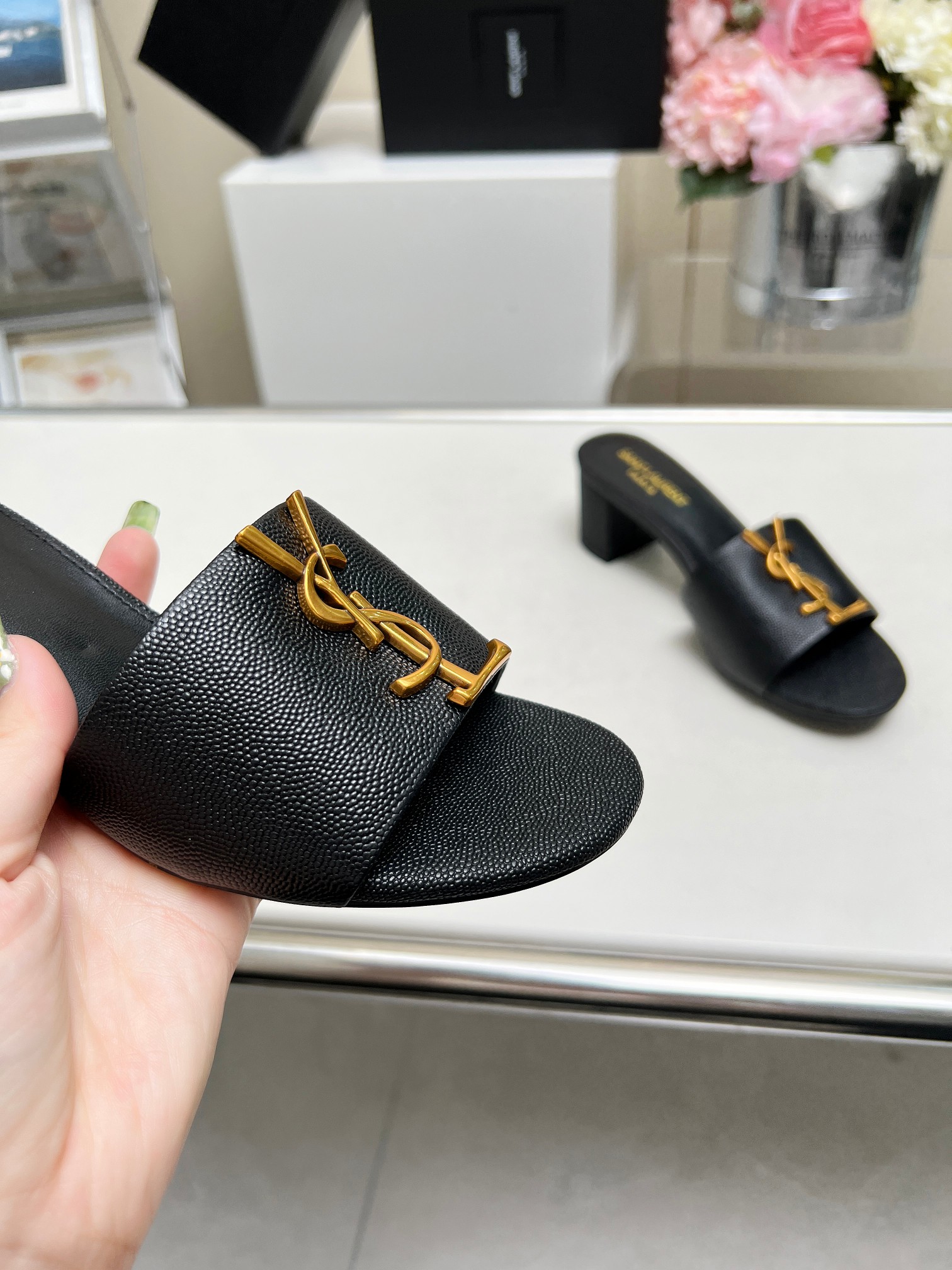 NO:383689,Rubber sole genuine leather sole model number 1113-7 heel height 5cm fabric cow leather footbed sheep leather size number 35-43 (42, 43 customized without return) [Saint Laurent] Saint Laurent counter synchronous new style, YSL-logo letter buckle decoration, excellent and beautiful masterpiece, both temperament and fashion, classic and durable design style, especially beautiful on the feet, slippers, saint laurent, saint laurent, saint laurent, saint laurent, saint laurent, saint laurent, saint laurent, slippers19860909橡胶底  真皮底  款 号 1113-7跟高5cm 面 料牛 皮 垫脚 羊 皮 码 数35-43 (42、43定做不退换)【Saint Laurent】圣罗兰专柜同步新款,YSL——logo字母扣装饰,上乘美艳力作,兼备气质、时尚 经典耐看的设计风格,上脚特别美,拖鞋,saint laurent,saint laurent,saint laurent,slippers,Women's Shoes