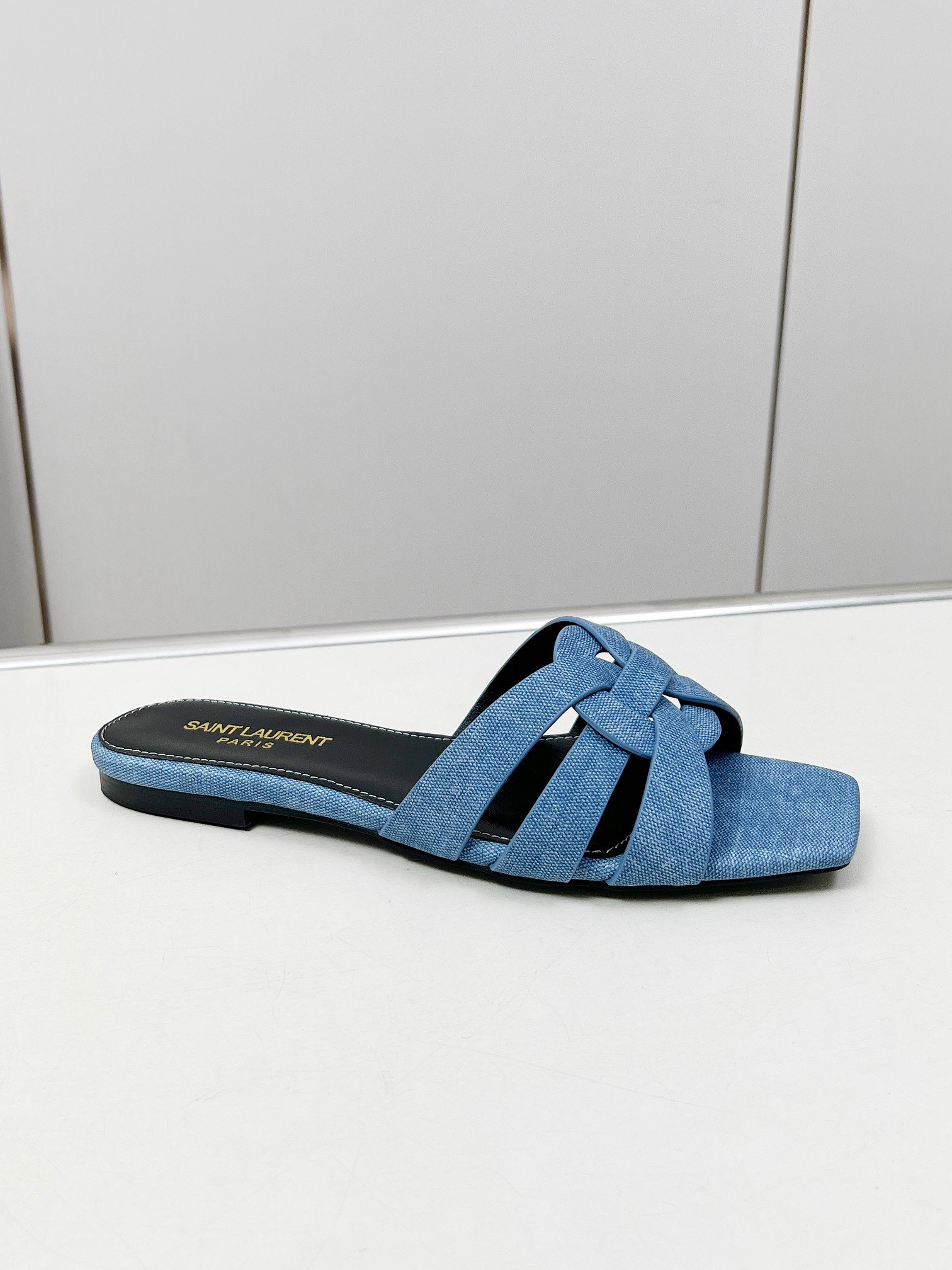 NO:224448,Size 34-43 (34.42.43 No return and exchange) Rubber sole Leather sole P No. 929 [Fireworks]...Y Home Flat Sandals Upgraded Edition Exclusive Customized High-end Products ... High-end Patent Leather Material. Fine Workmanship High-end Oil-edge Technology... Material: Cowhide (Excluding Microfiber) Inner/Foot pad: Sheepskin (One pair can be customized without standard, no return and exchange), genuine leather sole., Slippers, sandals, slippers, cowhide, sheepskin, Leather soles19860909码数34-43（34.42.43不退换）橡胶底皮底P 编号929 [烟花]...Y家平底凉鞋升级版 独家定制高端货 ...高档漆皮材质.精细做工高档油边工艺... 材质:牛皮(杜绝超纤) 内里/垫脚:羊皮(一双可定无标,不退换),真皮大底.,拖鞋,sandals,slippers,cowhide,sheepskin,Leather soles,Women's Shoes