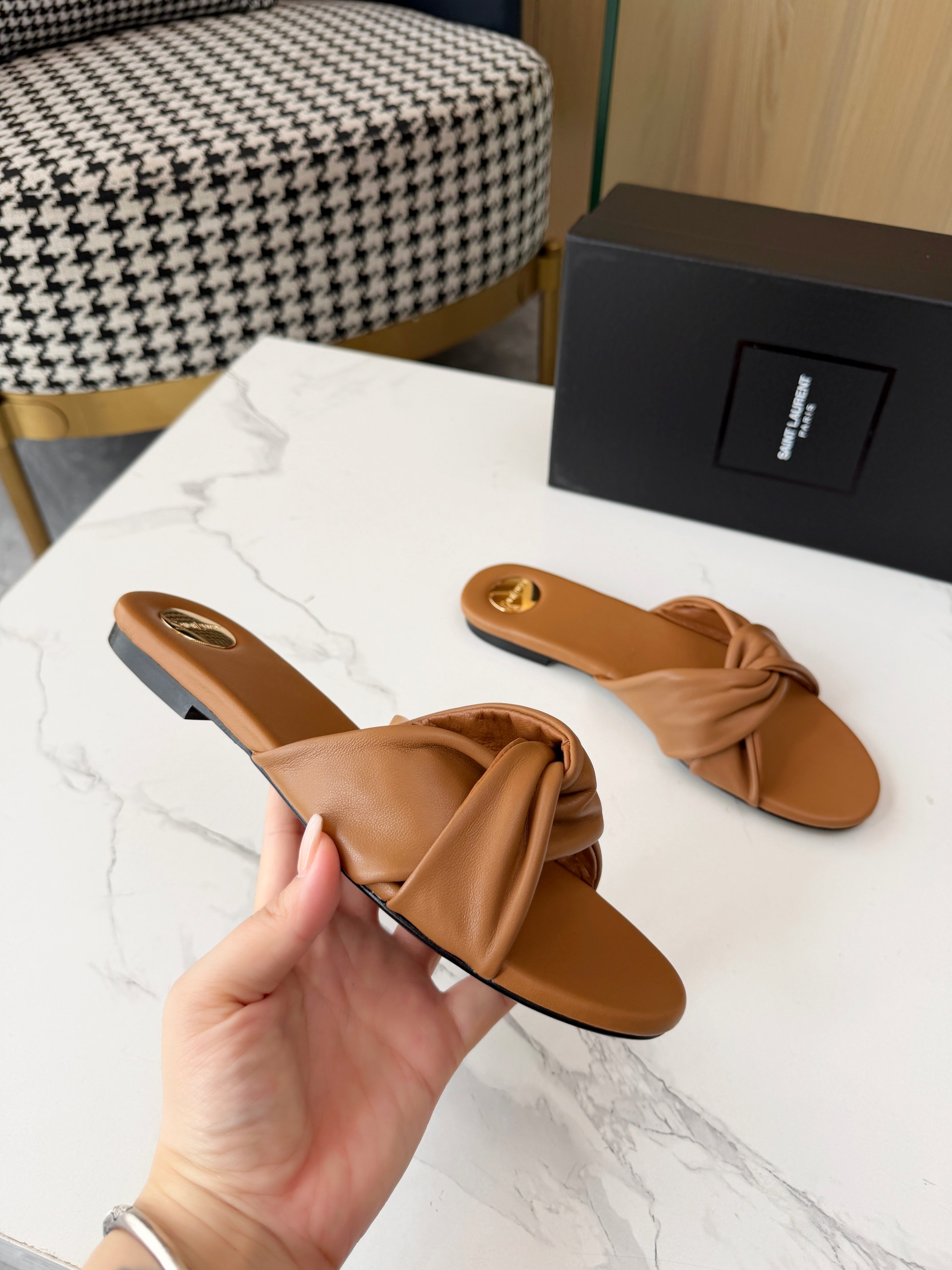 Saint Laurent Classic Luxury Leather Shoe Loafer Shoes Ref.7C1CC055 4