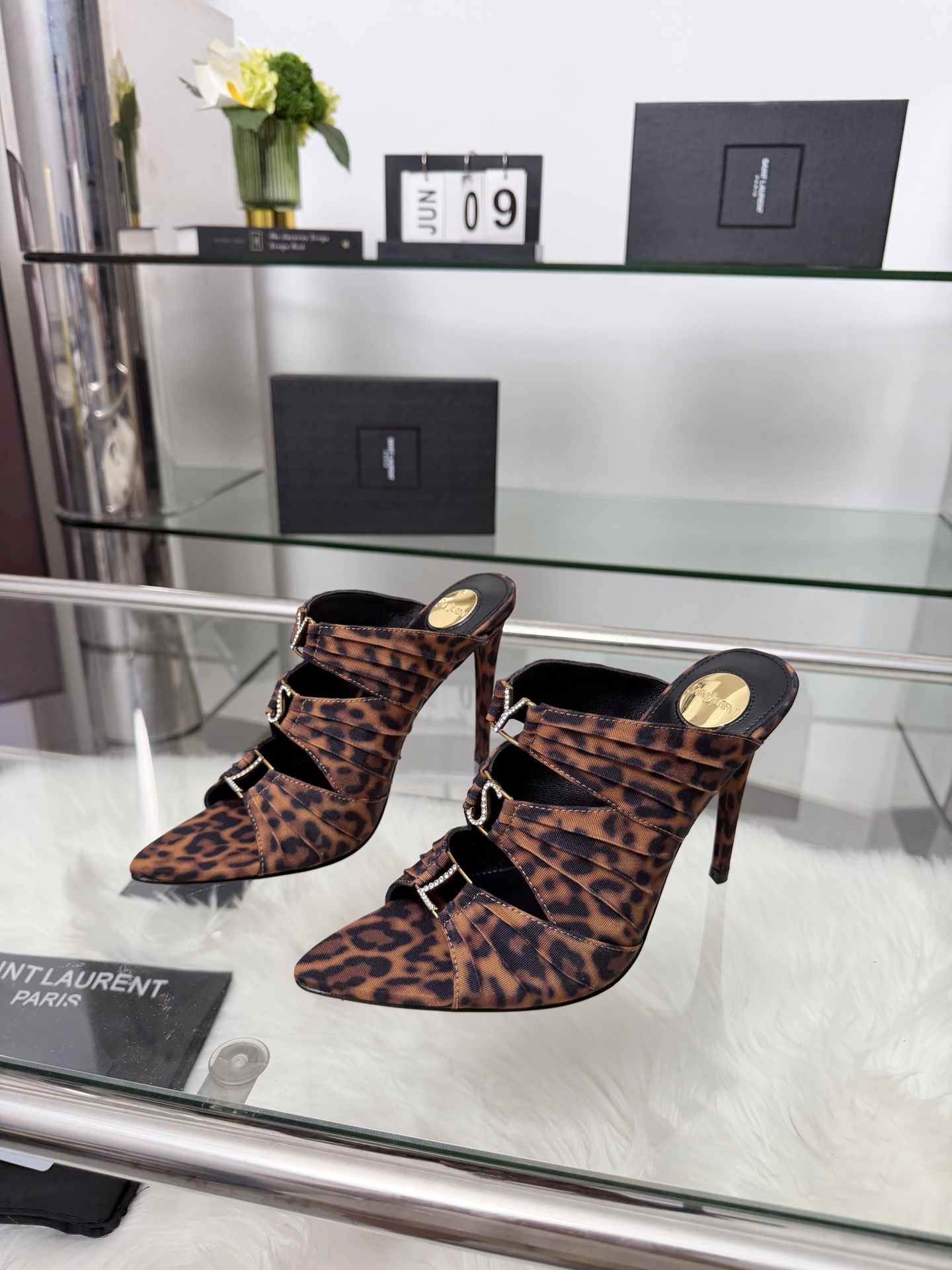 Saint Laurent Haute Couture Classic Luxury Leather Shoe Ref 8
