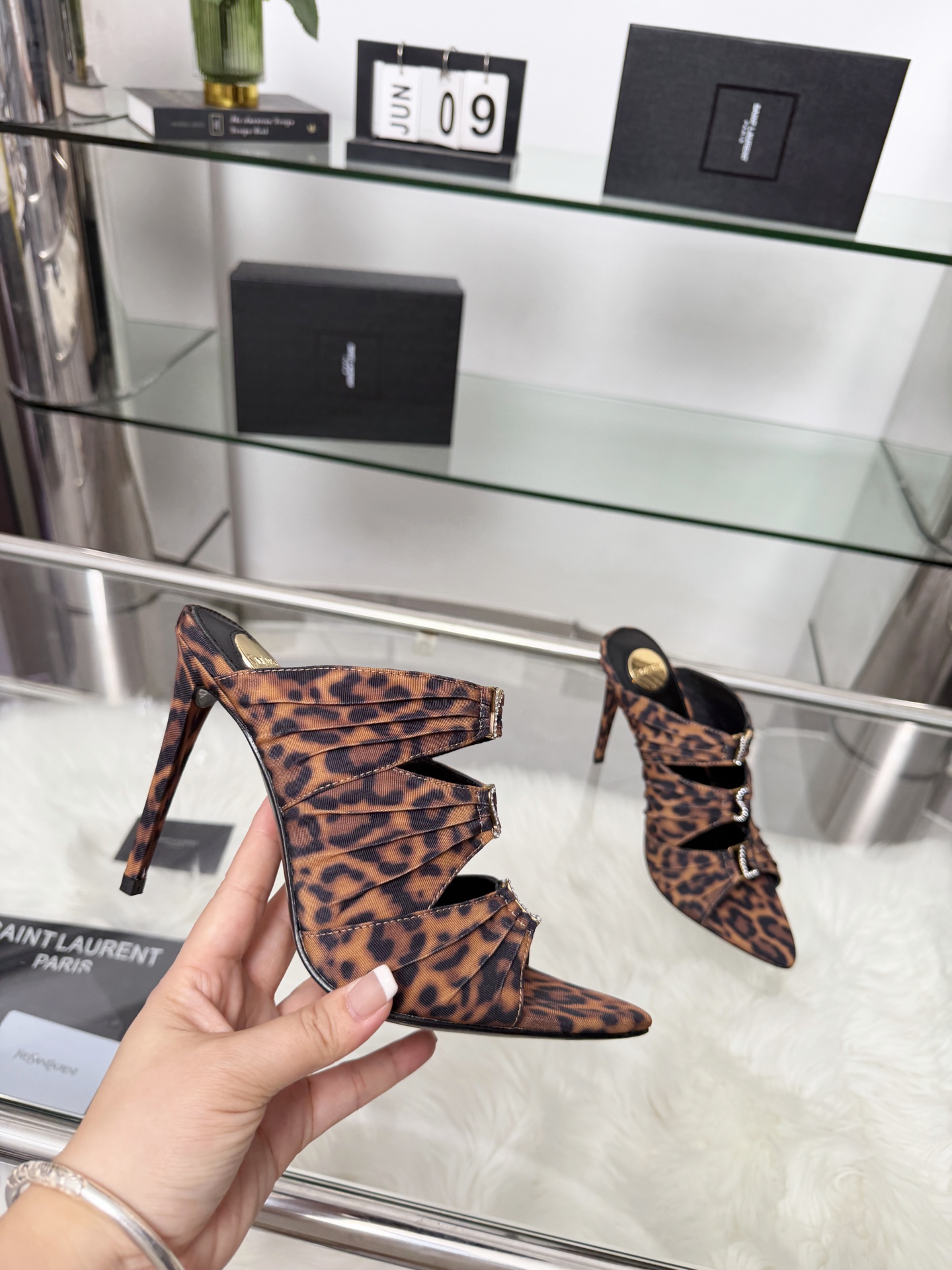 Saint Laurent Haute Couture Classic Luxury Leather Shoe Ref 7