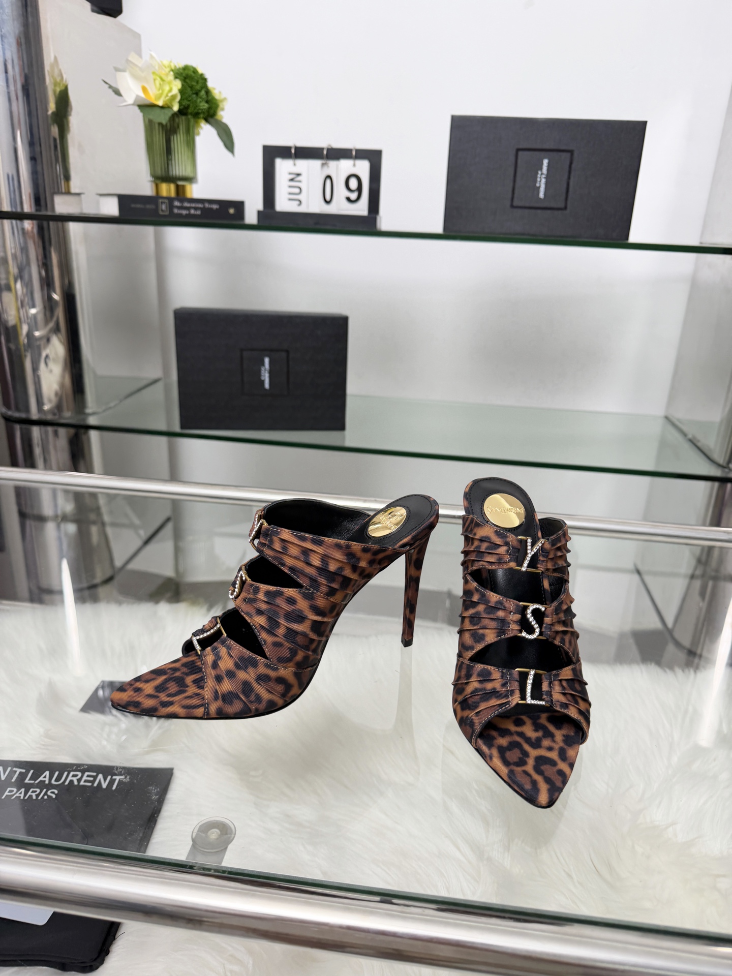 Saint Laurent Haute Couture Classic Luxury Leather Shoe Ref 4