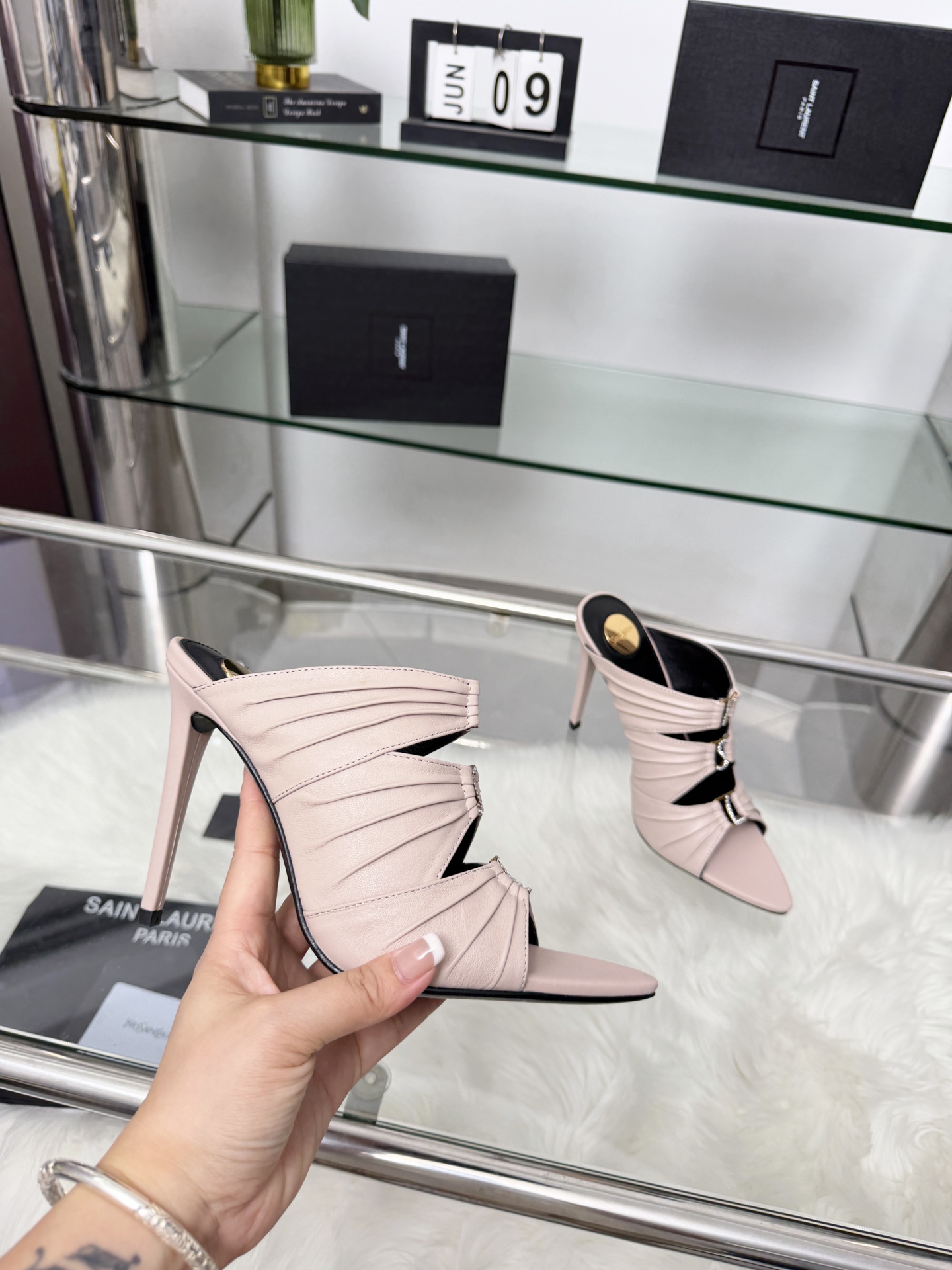 Saint Laurent Haute Couture Classic Luxury Leather Shoe Ref.137AD66D