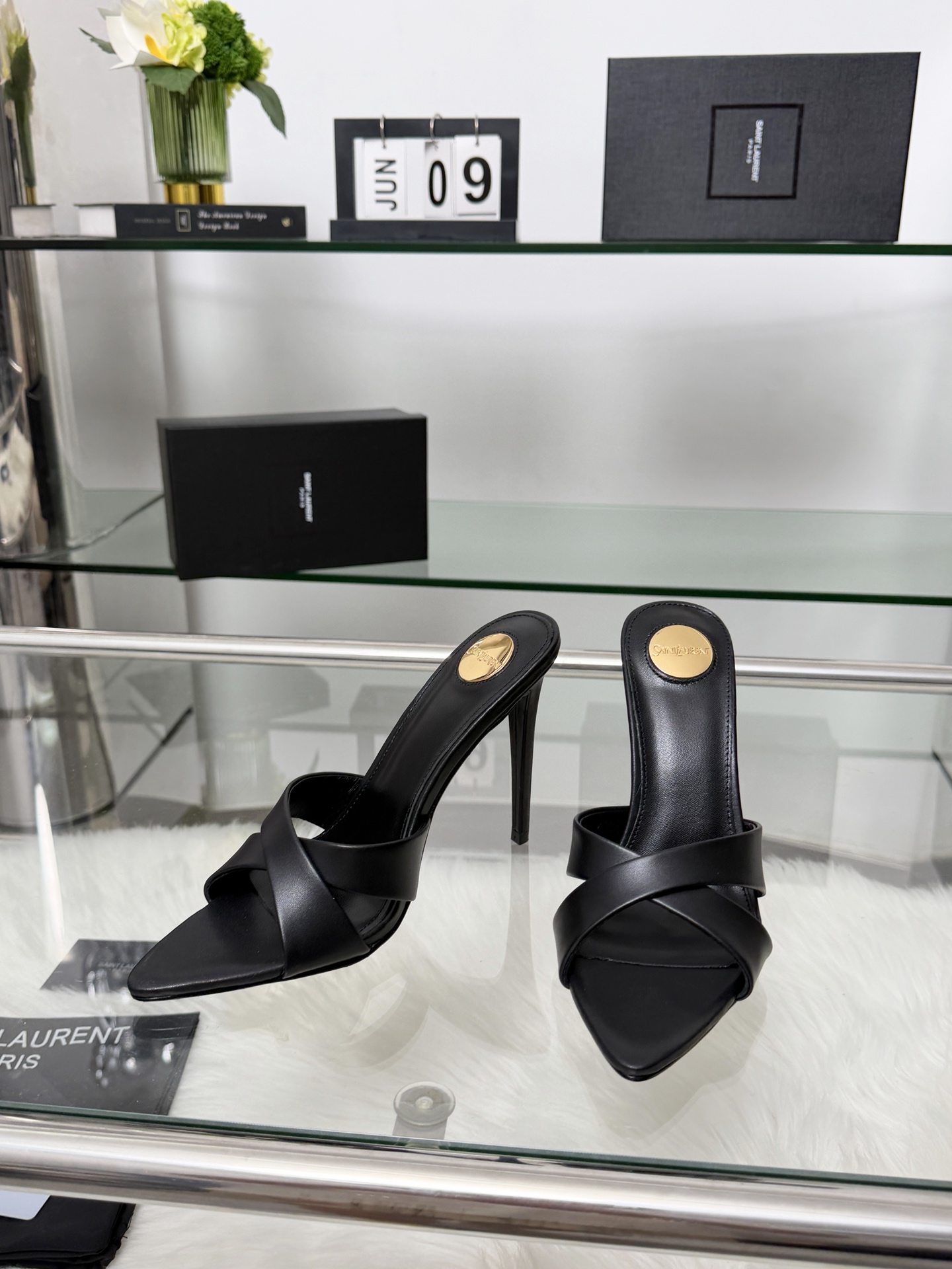 圣罗兰 Saint Laurent 高级成衣风衣外套及大衣服饰 #BD2557E8 2