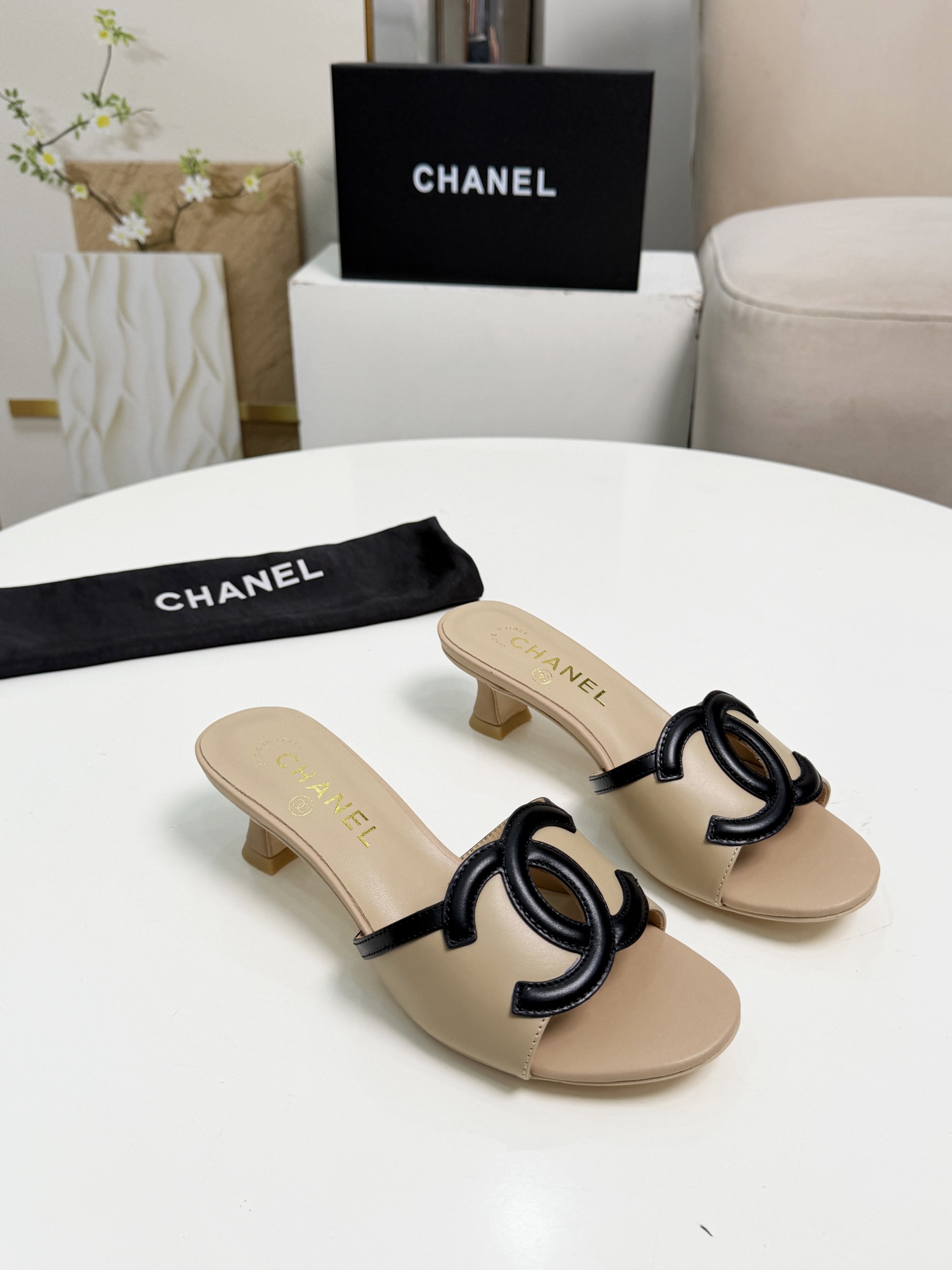 Chanel Classic Luxury Leather Shoe Loafer Shoes Ref.8F047098 4