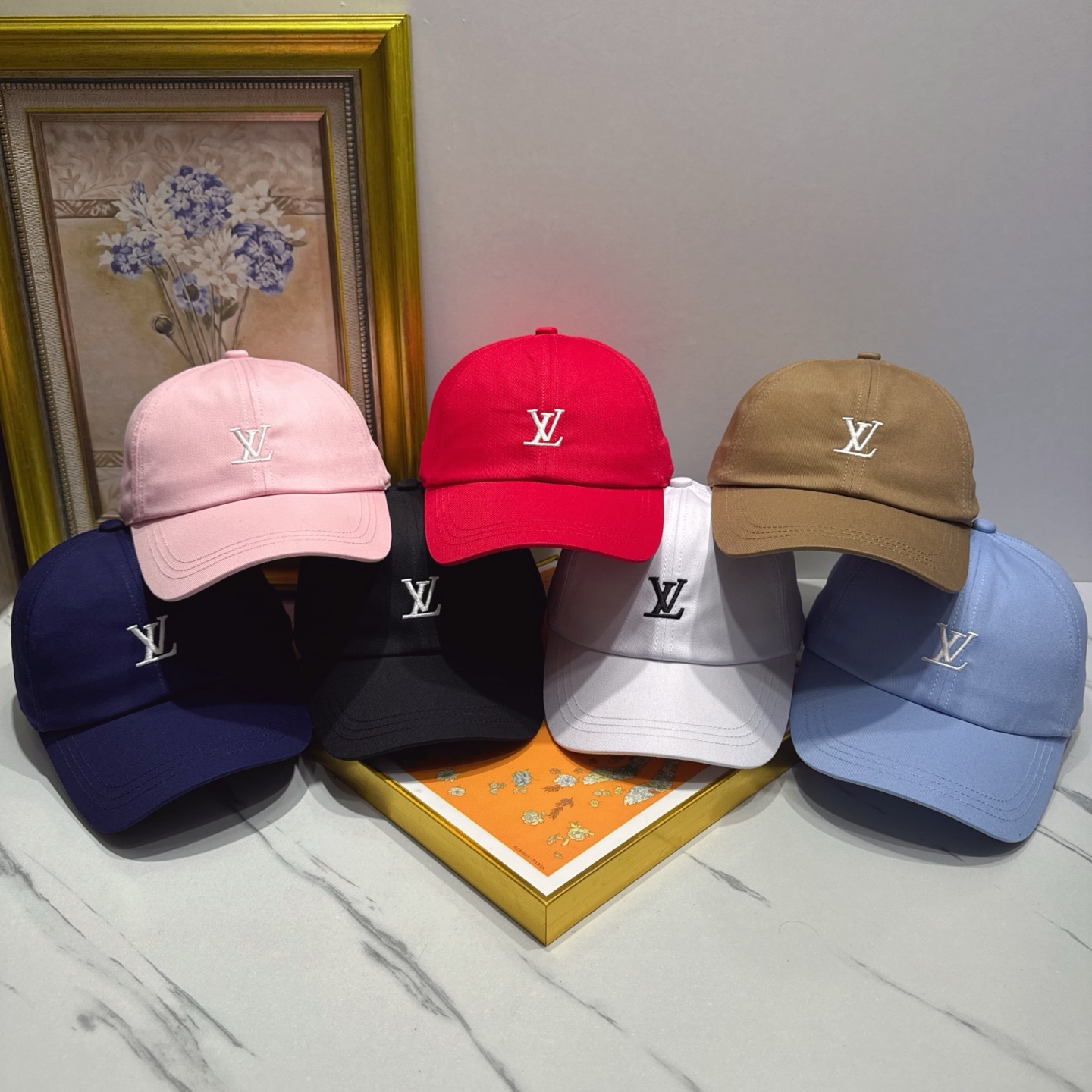 NO:823986,The hottest new color [LouisVuitton] embroidered pure cotton baseball cap, with the same silk lining as the star, heavy-duty craftsmanship, multiple linings, Japanese and Korean trends, fashionable and elegant, a must-have for handsome men and beauties. Comes with a dust bag, a must-have for men and women!  !  !  hat straw hat bucket hat baseball cap,hat,louis vuitton,louis vuitton,espadrilles,hats19860909劲爆款新色【LouisVuitton 路易威登】刺绣纯棉棒球帽,明星同款丝绸内里重工手法,多重内里,曰韩潮流,时尚大气,帅哥美女必入款配防尘袋男女必备！！！帽子草帽渔夫帽棒球帽,帽子,louis vuitton,louis vuitton,espadrilles,hats,hat