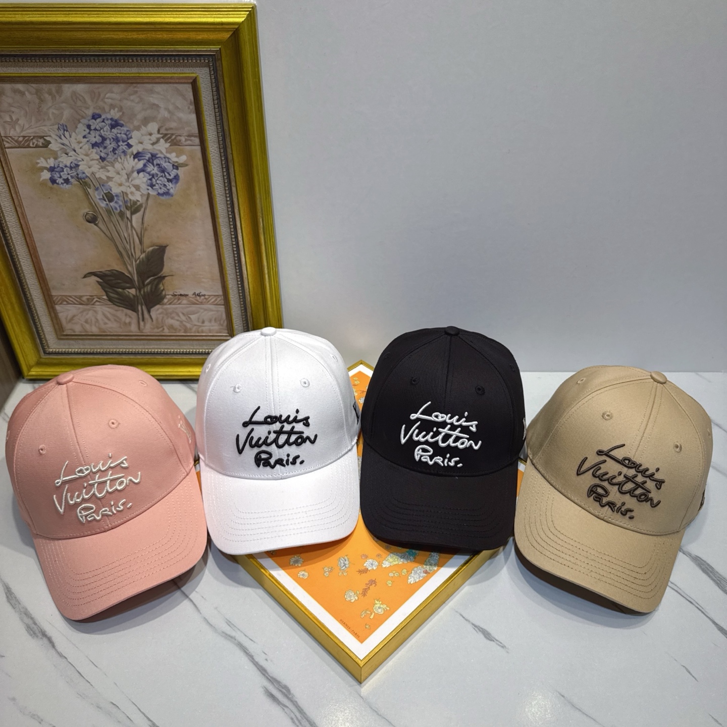 NO:883568,The hottest spring and summer new style [LouisVuitton] pure cotton baseball cap, heavy-duty original buckle, Japanese and Korean trend, fashionable and elegant, a must-have for handsome men and beauties. Comes with a dust bag, a must-have for men and women!  !  !  hat straw hat bucket hat baseball cap,hat,louis vuitton,louis vuitton,espadrilles,hats19860909劲爆春夏新款【LouisVuitton 路易威登】纯棉棒球帽,重工手法原装扣,曰韩潮流,时尚大气,帅哥美女必入款配防尘袋男女必备！！！帽子草帽渔夫帽棒球帽,帽子,louis vuitton,louis vuitton,espadrilles,hats,hat