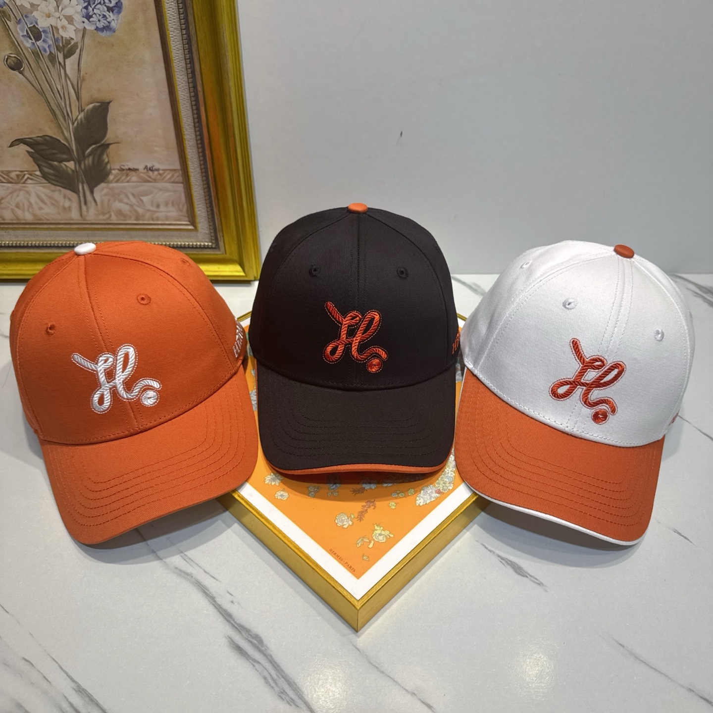 NO:884059,The hottest spring and summer new model [HERMES], the best-selling model in the original counter, made of pure cotton, Japanese and Korean fashion, the same style for men and women, a must-have for travel, comes with a dust bag, original quality!  !  !  hat straw hat bucket hat baseball cap, hat, hermes, hermes, espadrilles, hats19860909劲爆春夏新款【HERMES爱玛仕】原单专柜畅销款纯棉质地日韩潮流时尚,男女同款,出行旅行必备,配防尘袋,原厂品质！！！帽子草帽渔夫帽棒球帽,帽子,hermes,hermes,espadrilles,hats,hat