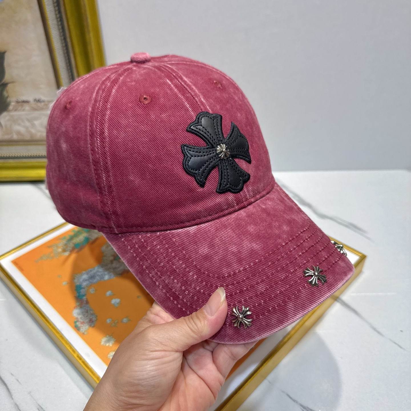 劲爆春夏新款【克罗心】原单官网同款纯棉棒球帽🧢，全钢五金欧美重工手法，曰韩潮流，时尚大气，美女必入款❤️