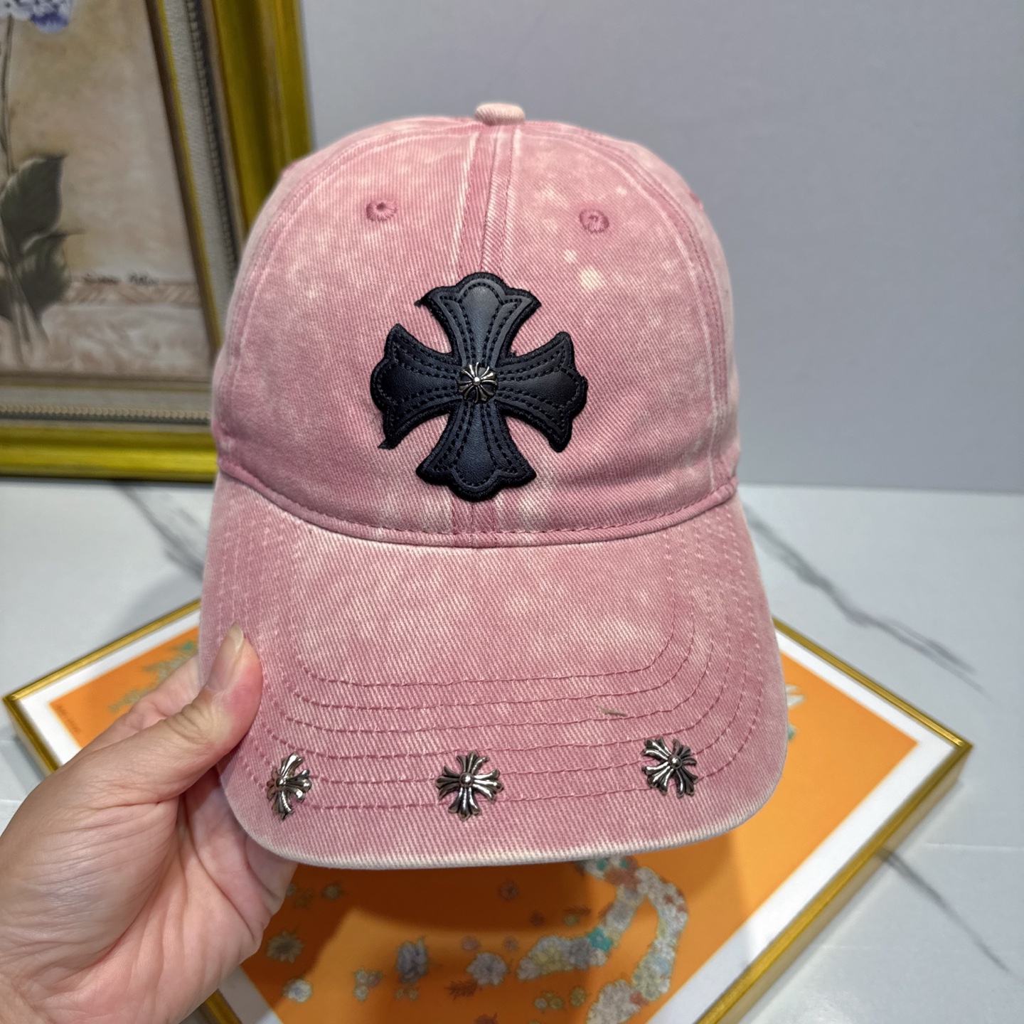 劲爆春夏新款【克罗心】原单官网同款纯棉棒球帽🧢，全钢五金欧美重工手法，曰韩潮流，时尚大气，美女必入款❤️