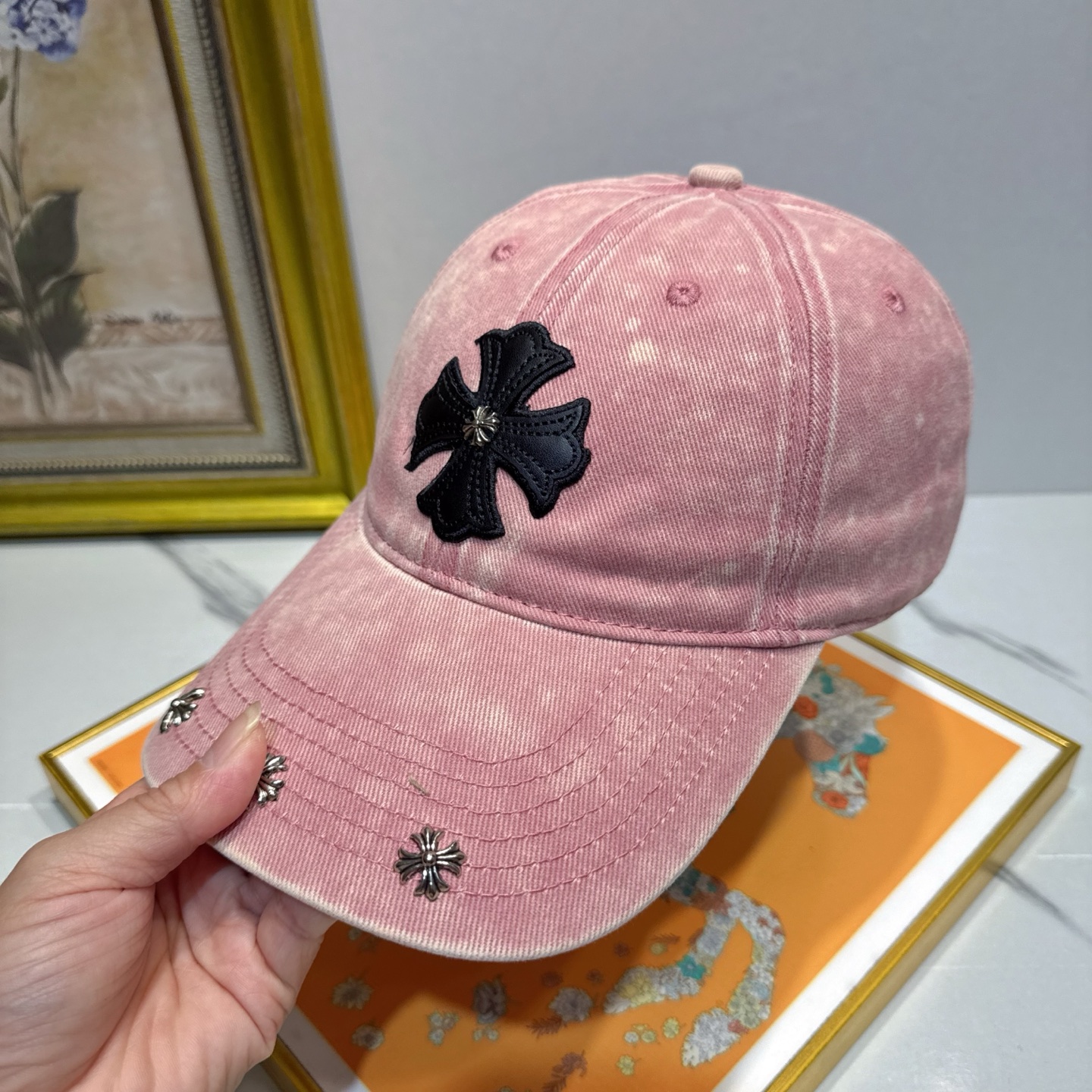 劲爆春夏新款【克罗心】原单官网同款纯棉棒球帽🧢，全钢五金欧美重工手法，曰韩潮流，时尚大气，美女必入款❤️