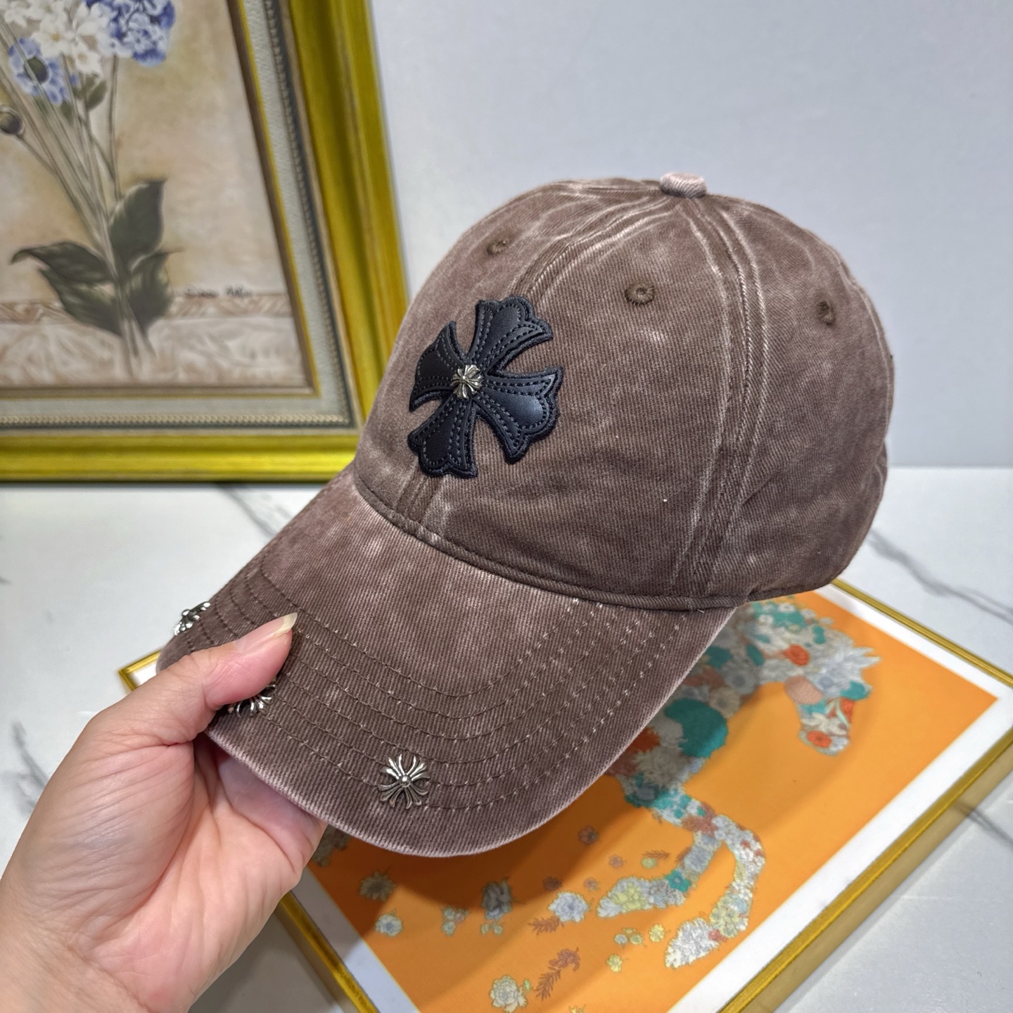 劲爆春夏新款【克罗心】原单官网同款纯棉棒球帽🧢，全钢五金欧美重工手法，曰韩潮流，时尚大气，美女必入款❤️