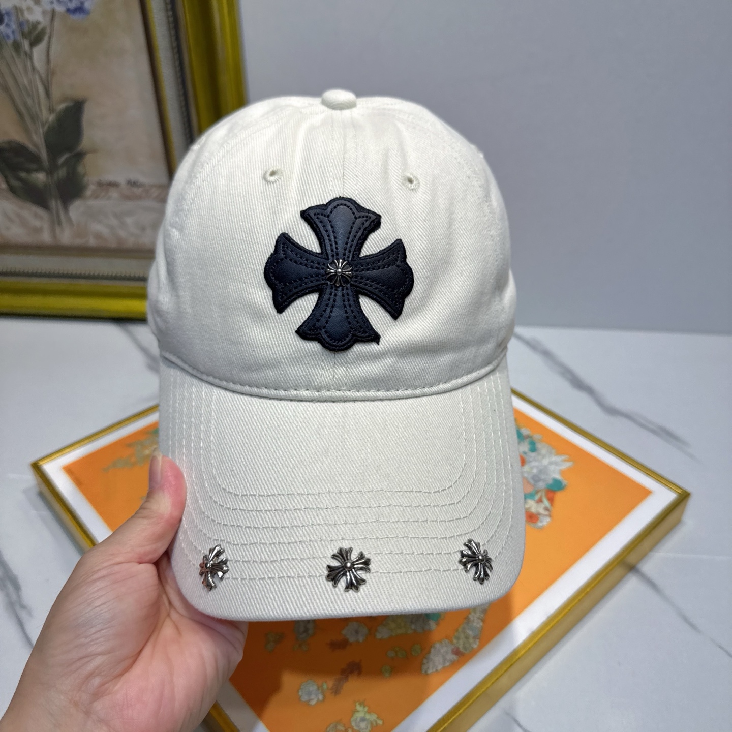 劲爆春夏新款【克罗心】原单官网同款纯棉棒球帽🧢，全钢五金欧美重工手法，曰韩潮流，时尚大气，美女必入款❤️
