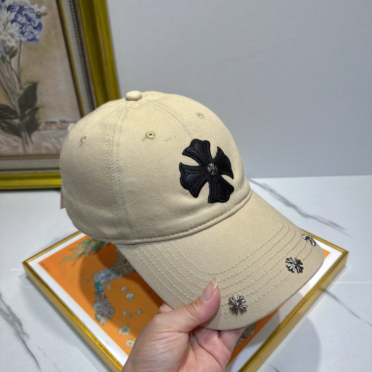 劲爆春夏新款【克罗心】原单官网同款纯棉棒球帽🧢，全钢五金欧美重工手法，曰韩潮流，时尚大气，美女必入款❤️