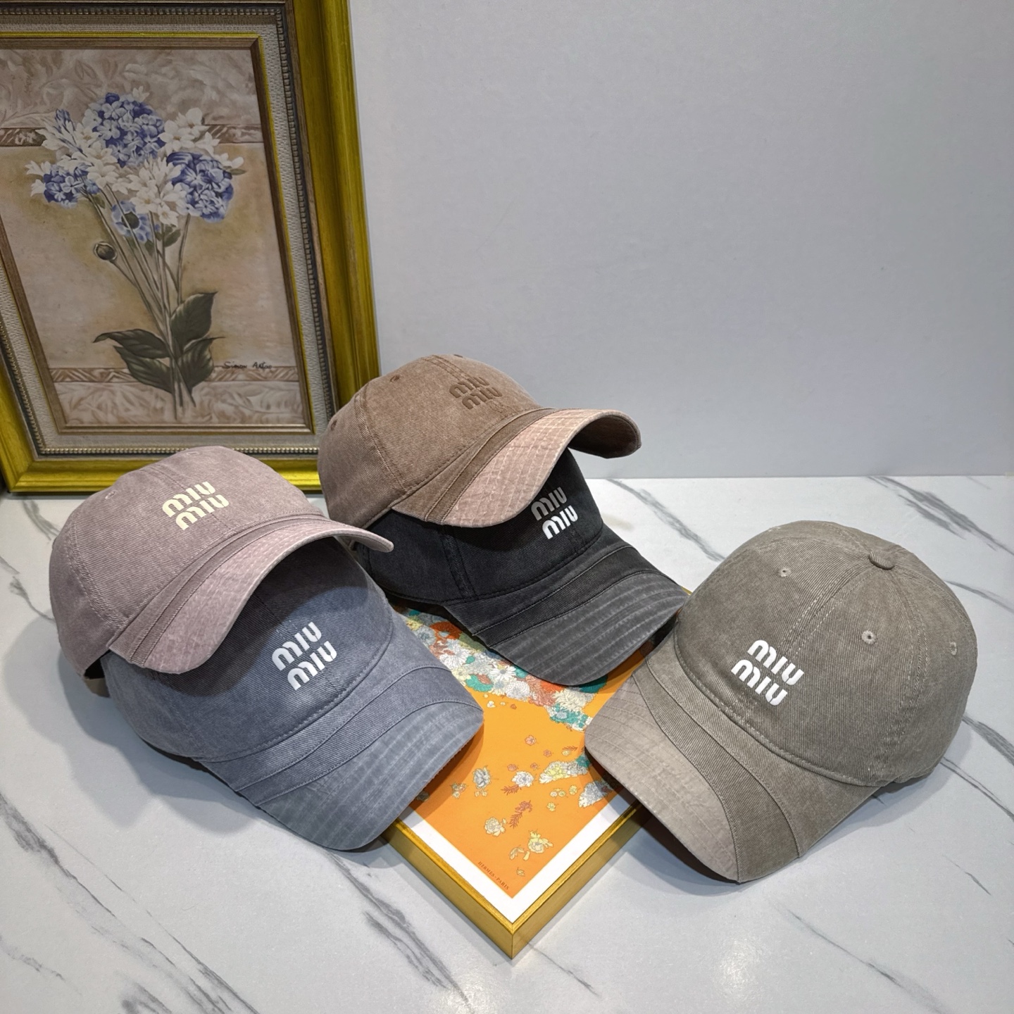 NO:824841,The hottest spring and summer classic [MIUMIU] classic Japanese and Korean casual trendy baseball cap, fashionable and versatile, popular style for men and women with dust bag, a must-have hat for travel, straw hat, fisherman hat, baseball cap, hat, miumiu, espadrilles, hats19860909劲爆春夏经典款【MIUMIU 缪缪】经典款日韩休闲潮流棒球帽,时尚大气百搭爆款男女同款配防尘袋,旅行必备之品帽子草帽渔夫帽棒球帽,帽子,miumiu,espadrilles,hats,hat