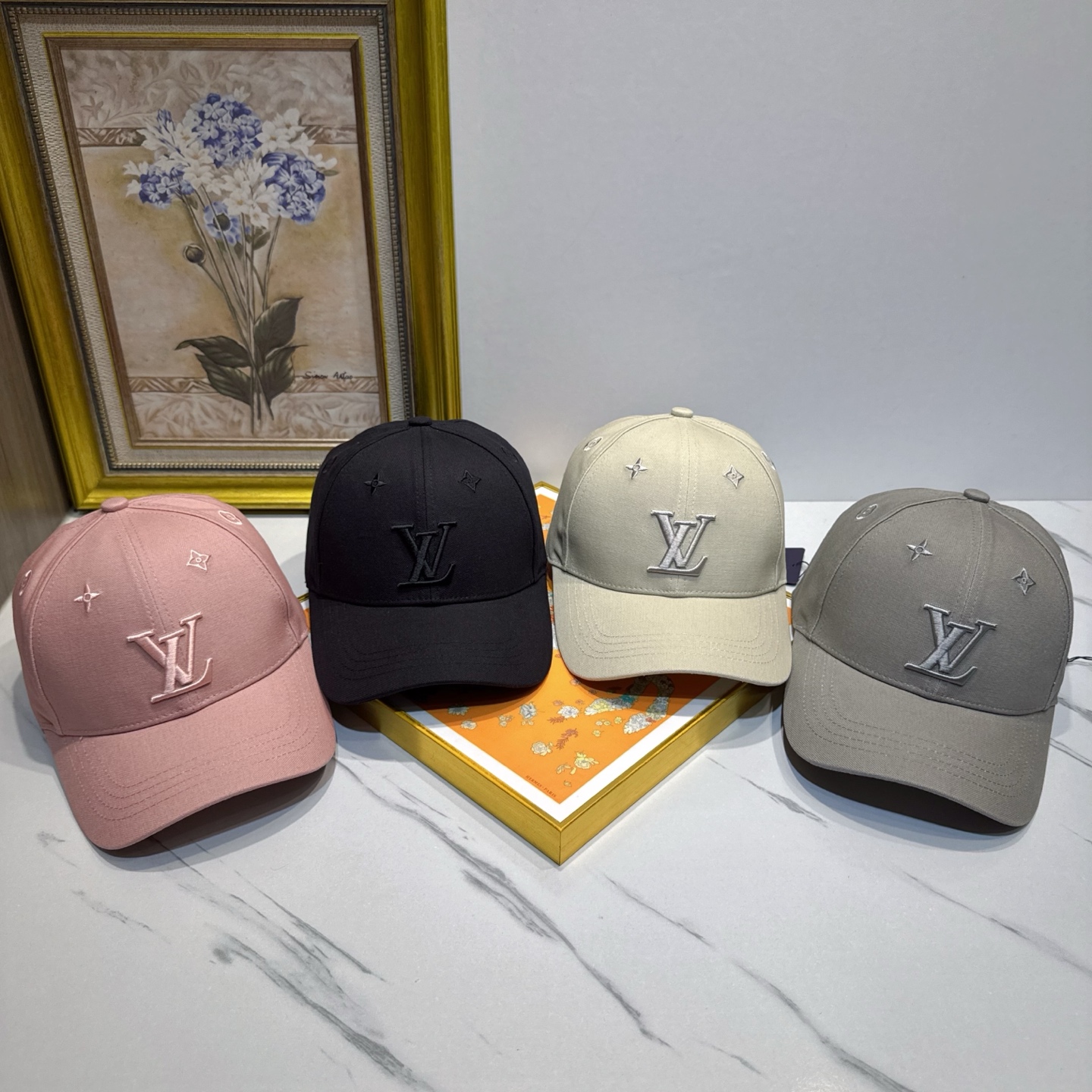 NO:824851,The hottest spring and summer new style [LouisVuitton] pure cotton baseball cap, heavy-duty original buckle, Japanese and Korean trend, fashionable and elegant, a must-have for handsome men and beauties. Comes with a dust bag, a must-have for men and women!  !  !  hat straw hat bucket hat baseball cap,hat,louis vuitton,louis vuitton,espadrilles,hats19860909劲爆春夏新款【LouisVuitton 路易威登】纯棉棒球帽,重工手法原装扣,曰韩潮流,时尚大气,帅哥美女必入款配防尘袋男女必备！！！帽子草帽渔夫帽棒球帽,帽子,louis vuitton,louis vuitton,espadrilles,hats,hat