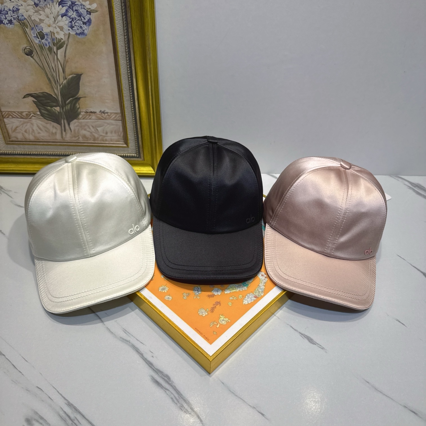 NO:824033,The latest hot new [Alo Yoga] original baseball cap has Japanese and Korean fashion and avant-garde casual design style. It looks so good when you put it on your head. It is made with fine workmanship!  hats straw hat bucket hat baseball cap, hat, espadrilles, hats19860909劲爆新款【Alo Yoga】原单棒球帽日韩时尚前卫的休闲设计风格,戴上头就是这样好看看哦,做工精细！帽子草帽渔夫帽棒球帽,帽子,espadrilles,hats,hat