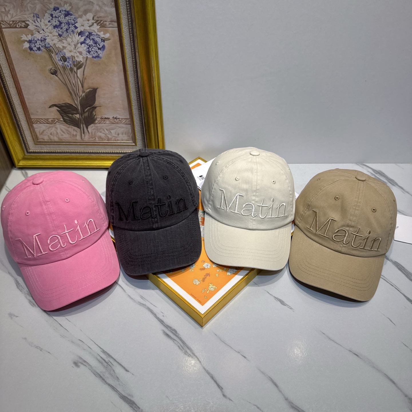 NO:824824,The hottest new color [Matin] embroidered pure cotton baseball cap, with the same silk lining as the celebrities and heavy craftsmanship, multiple linings, Japanese and Korean trends, fashionable and elegant, a must-have for handsome men and beauties. Comes with a dust bag, a must-have for men and women!  !  !  hats straw hat bucket hat baseball cap, hat, espadrilles, hats19860909劲爆款新色【Matin】刺绣纯棉棒球帽,明星同款丝绸内里重工手法,多重内里,曰韩潮流,时尚大气,帅哥美女必入款配防尘袋男女必备！！！帽子草帽渔夫帽棒球帽,帽子,espadrilles,hats,hat