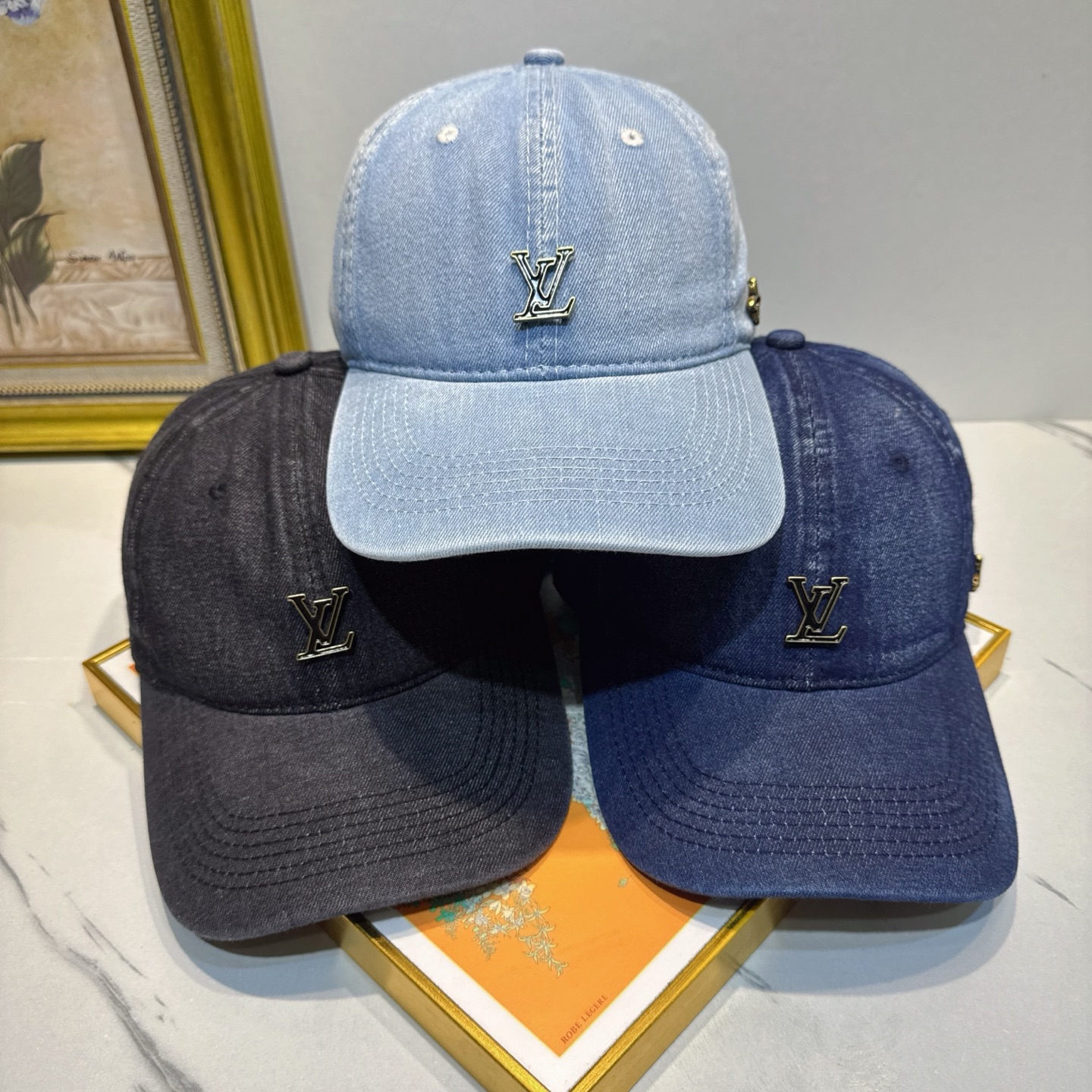 NO:825337,L's denim big V [super A quality] latest model!  Fashion trend, high-end workmanship!  Every hat is made with care!  Oxford material!  First layer of cowhide!  Comes with box, dust bag, extraordinary quality, details are also very important. Genuine leather cap nails, leather adjustment strap!  hat straw hat bucket hat baseball cap,hat,louis vuitton,espadrilles,cowhide,hats19860909L家牛仔大V【超A品质】最新款！时尚潮流,高端做工！每一个帽子都是用心之作！牛津材质！头层牛皮！配盒子、防尘袋、非一般的品质,细节也很重要.真皮帽钉,真皮调节带！帽子草帽渔夫帽棒球帽,帽子,louis vuitton,espadrilles,cowhide,hats,hat