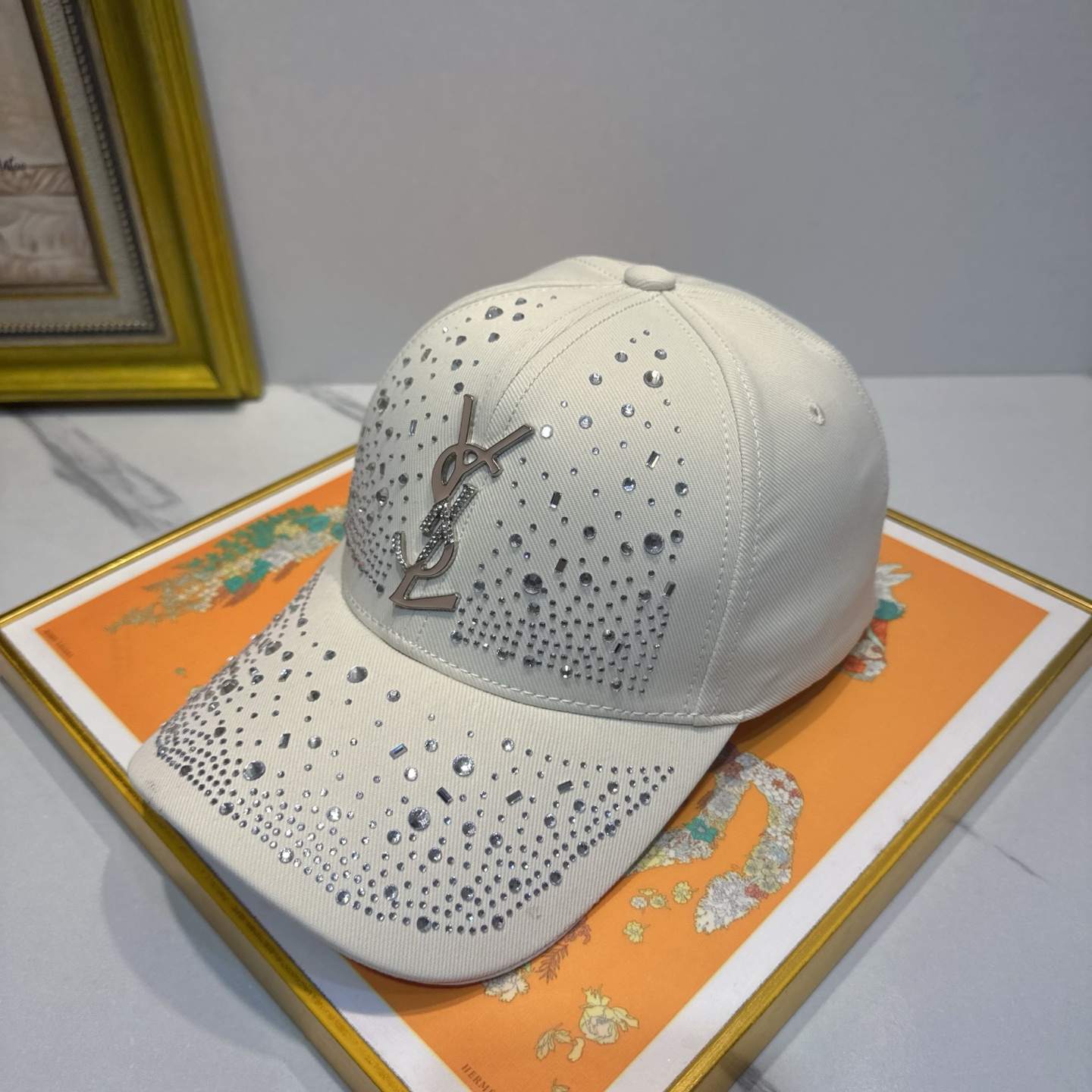 YSL圣罗兰.2026早春新款简约棒球帽，新款出货，大牌款超好搭配，赶紧入手！