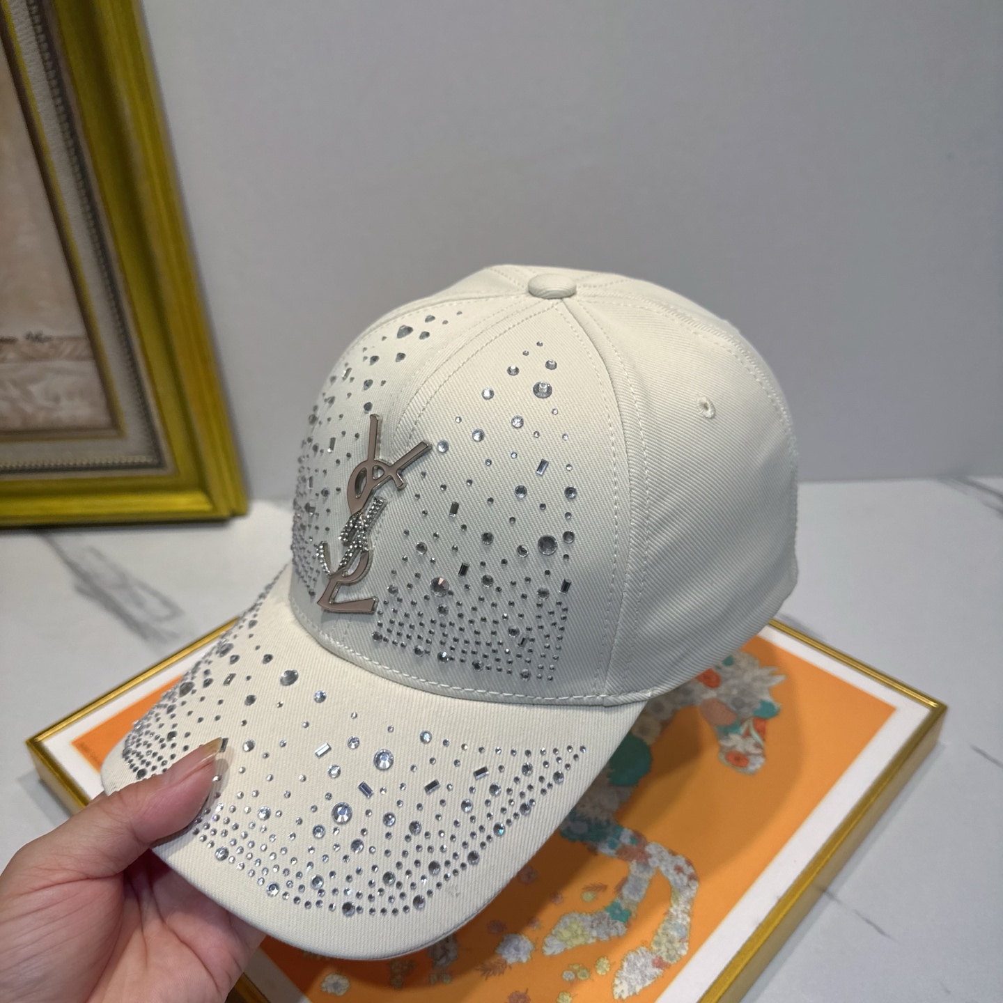 YSL圣罗兰.2026早春新款简约棒球帽，新款出货，大牌款超好搭配，赶紧入手！