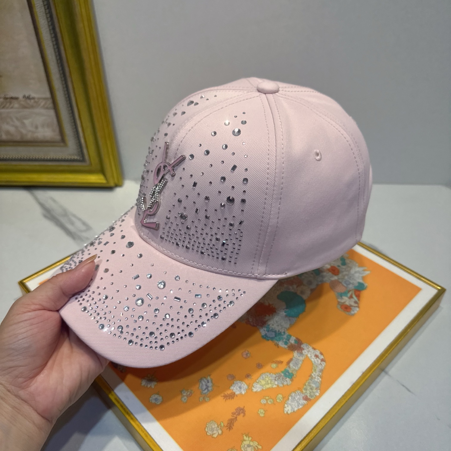 YSL圣罗兰.2026早春新款简约棒球帽，新款出货，大牌款超好搭配，赶紧入手！