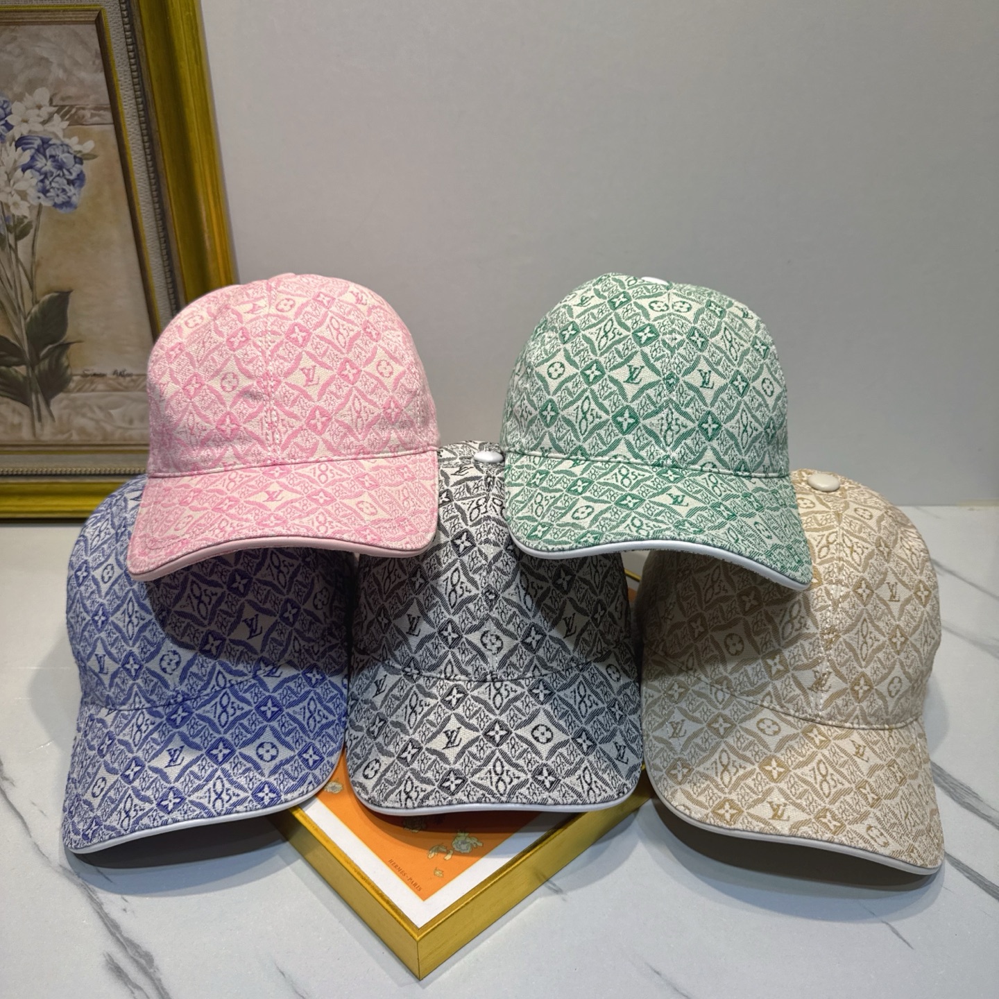 NO:884020,The hottest spring and summer new style [LouisVuitton] pure cotton baseball cap, heavy-duty original buckle, Japanese and Korean trend, fashionable and elegant, a must-have for handsome men and beauties. Comes with a dust bag, a must-have for men and women!  !  !  hat straw hat bucket hat baseball cap,hat,louis vuitton,louis vuitton,espadrilles,hats19860909劲爆春夏新款【LouisVuitton 路易威登】纯棉棒球帽,重工手法原装扣,曰韩潮流,时尚大气,帅哥美女必入款配防尘袋男女必备！！！帽子草帽渔夫帽棒球帽,帽子,louis vuitton,louis vuitton,espadrilles,hats,hat