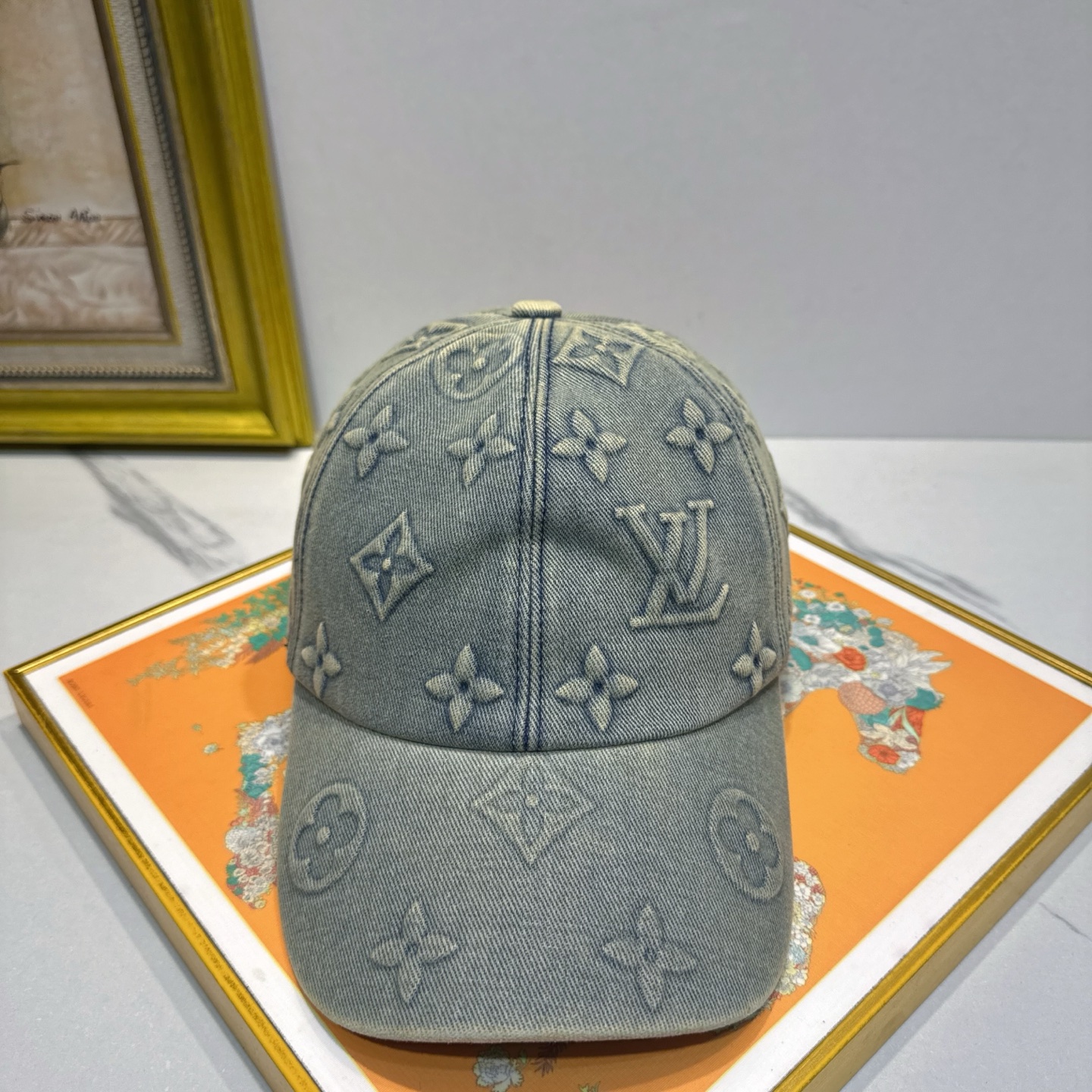 NO:883581,The most popular [LouisVuitton] denim embossed 3D pure cotton baseball cap, heavy-duty European cowhide leather buckle, multiple silk linings, Japanese and Korean trends, fashionable and elegant, a must-have for handsome men and beauties. Comes with a dust bag, a must-have for men and women!  !  !  hat straw hat bucket hat baseball cap,hat,louis vuitton,louis vuitton,espadrilles,cowhide,hats19860909劲爆款【LouisVuitton 路易威登】牛仔压花3D纯棉棒球帽,重工手法欧洲牛皮扣,多重丝绸内里,曰韩潮流,时尚大气,帅哥美女必入款配防尘袋男女必备！！！帽子草帽渔夫帽棒球帽,帽子,louis vuitton,louis vuitton,espadrilles,cowhide,hats,hat
