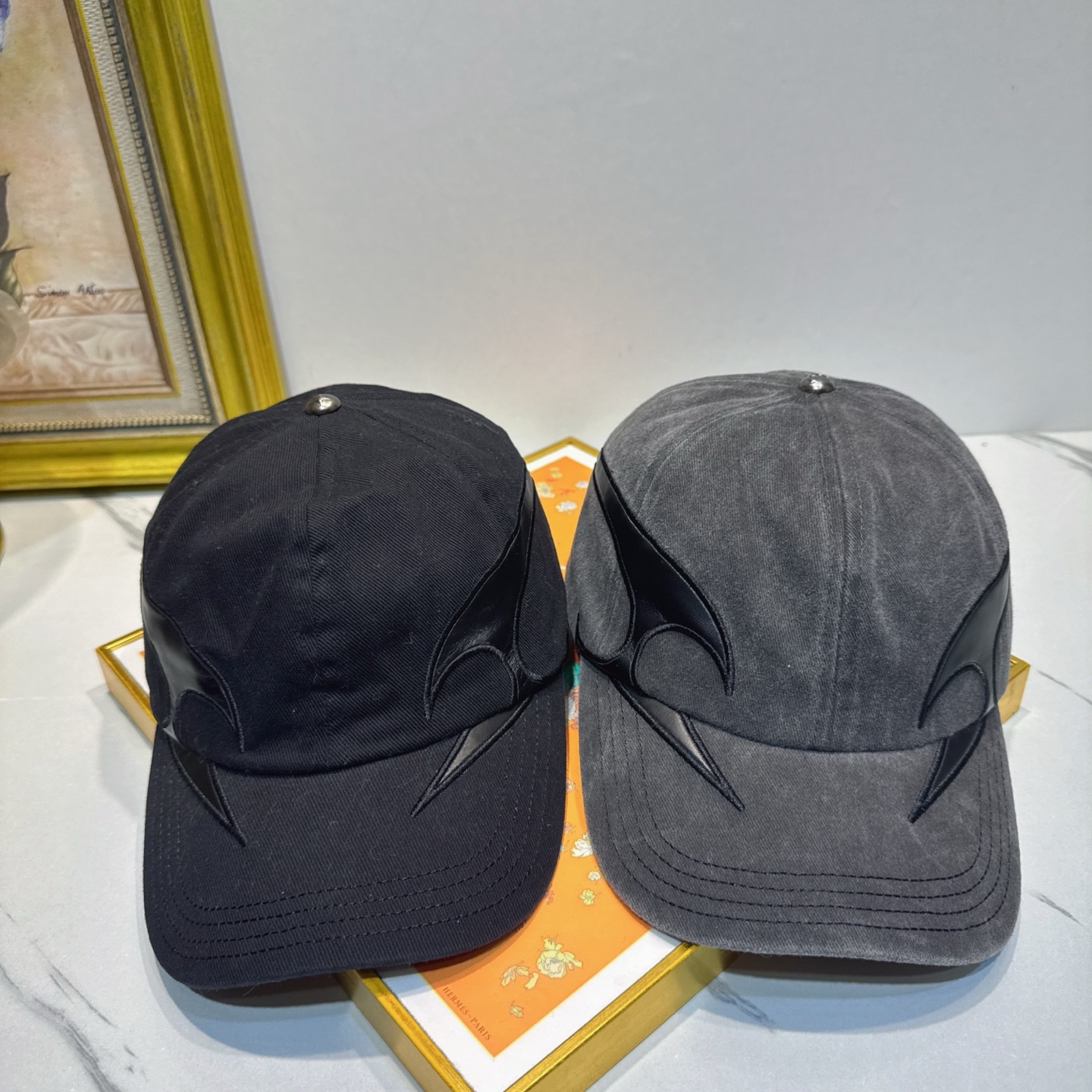 NO:883535,The hottest spring and summer new model [Cro Heart], the same pure cotton baseball cap as the original official website, all-steel hardware with European and American heavy-duty manufacturing techniques, Japanese and Korean trends, fashionable and elegant, a must-have for beauties and comes with a dust bag, a must-have for travel!  !  !  Hats, straw hats, bucket hats, baseball caps, hats, chrome hearts, espadrilles, hats19860909劲爆春夏新款【克罗心】原单官网同款纯棉棒球帽,全钢五金欧美重工手法,曰韩潮流,时尚大气,美女必入款配防尘袋旅游出行必备！！！帽子草帽渔夫帽棒球帽,帽子,chrome hearts,espadrilles,hats,hat
