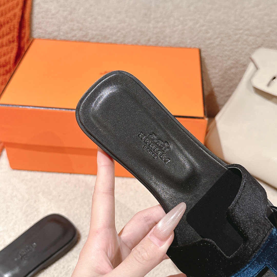 Hermes Oran Sandal: Stylish Velvet H-Slide with Leather Sole, Blue/Black 8 i1742983693 2155 4