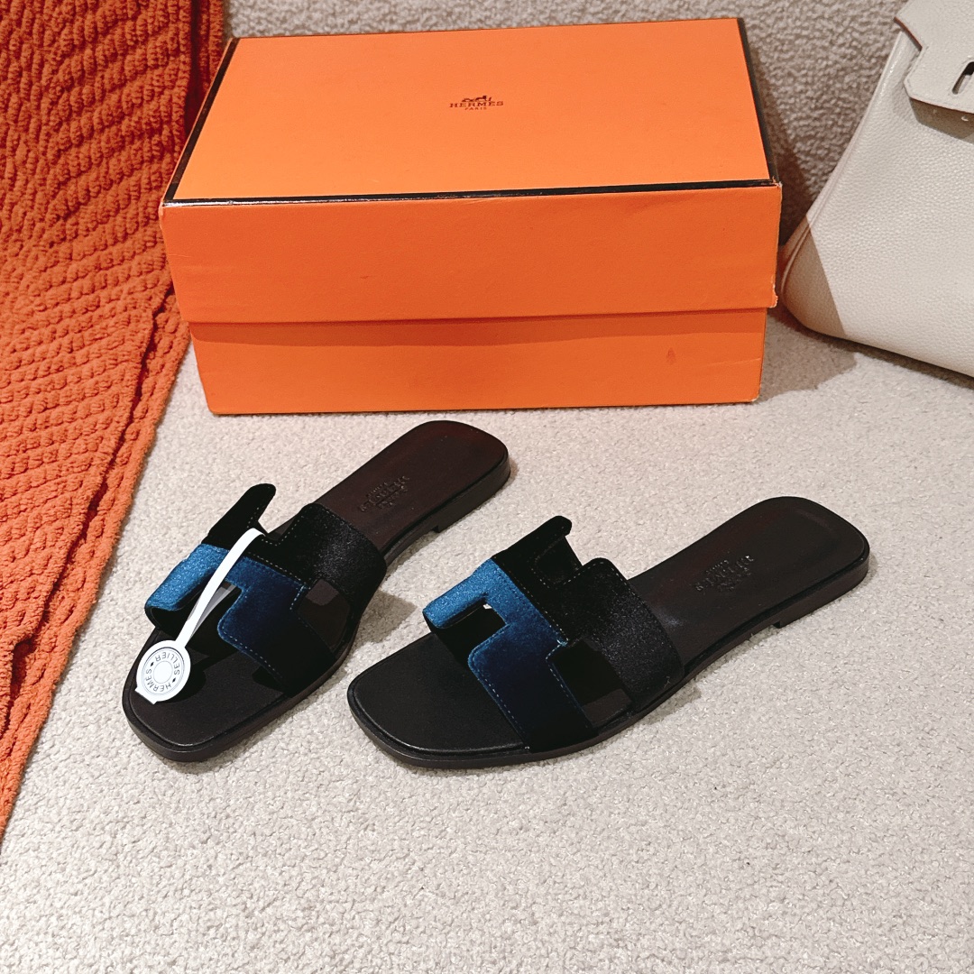 Hermes Oran Sandal: Stylish Velvet H-Slide with Leather Sole, Blue/Black 4 i1742983693 4309 2