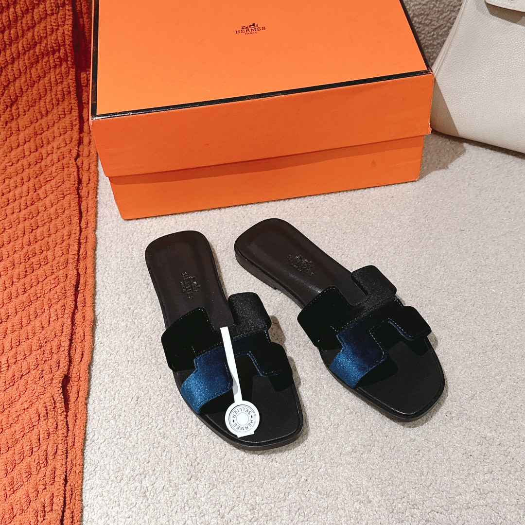 Hermes Oran Sandal: Stylish Velvet H-Slide with Leather Sole, Blue/Black 3 i1742983693 4523 6