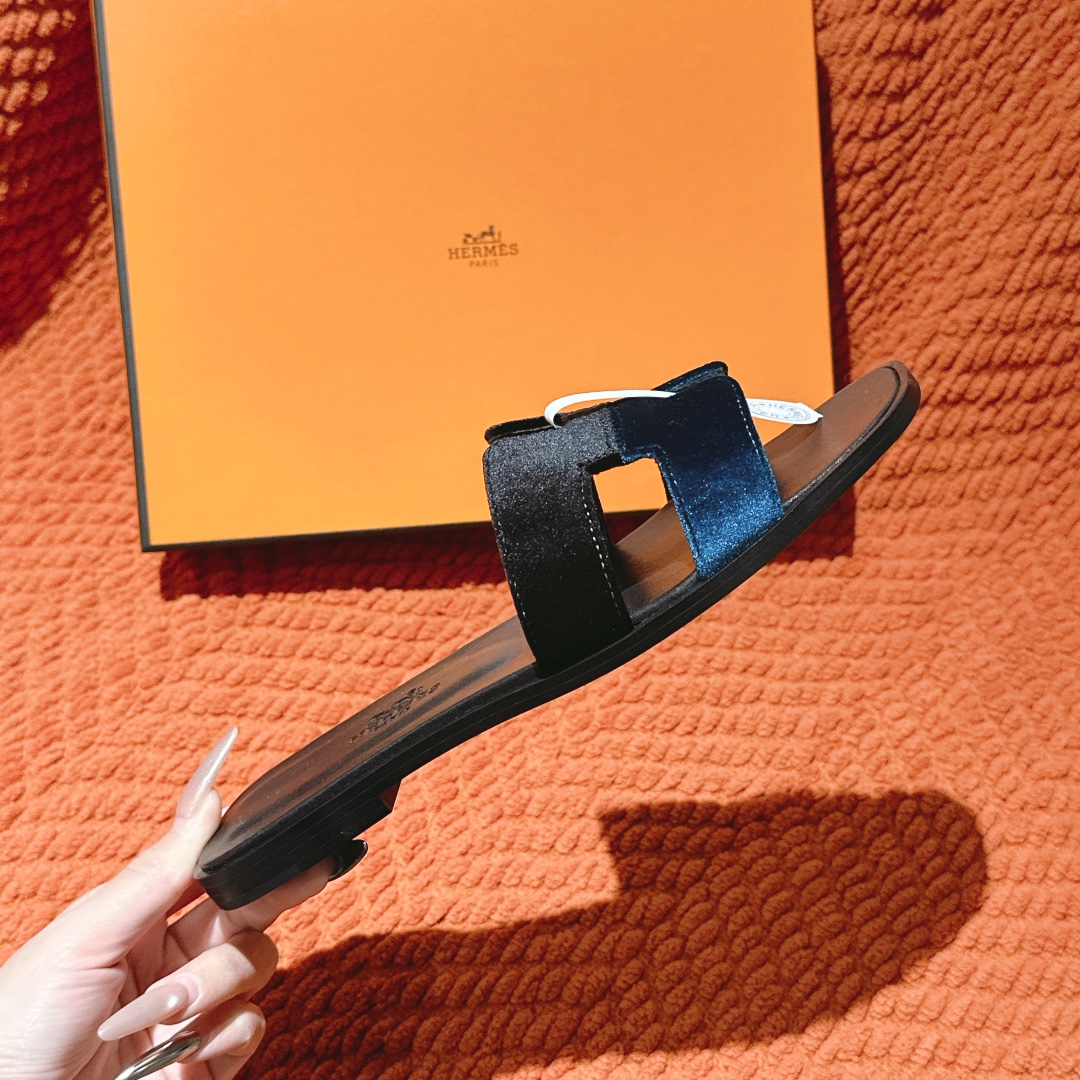 Hermes Oran Sandal: Stylish Velvet H-Slide with Leather Sole, Blue/Black 7 i1742983693 7876 7