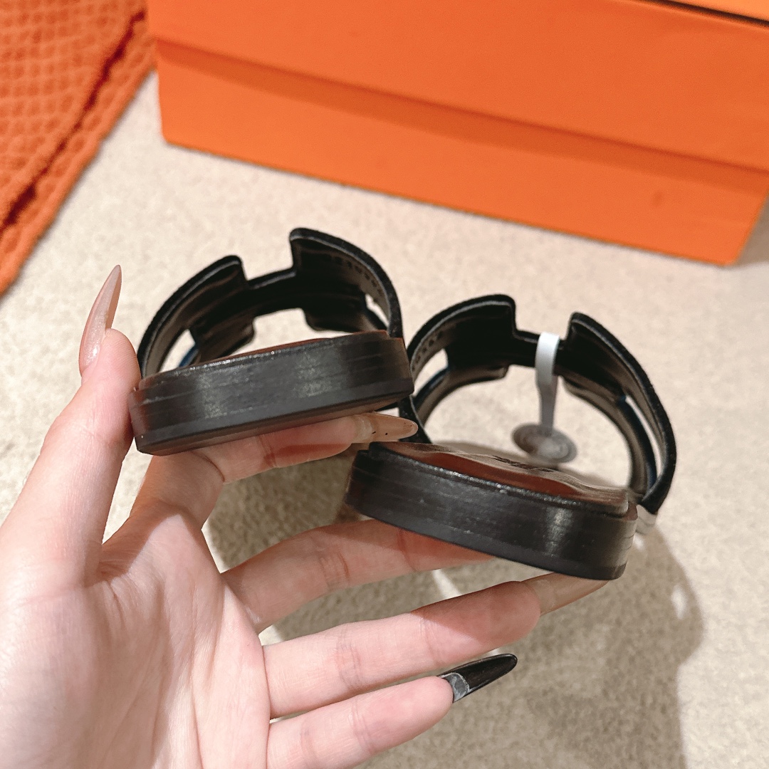 Hermes Oran Sandal: Stylish Velvet H-Slide with Leather Sole, Blue/Black 9 i1742983693 8508 8