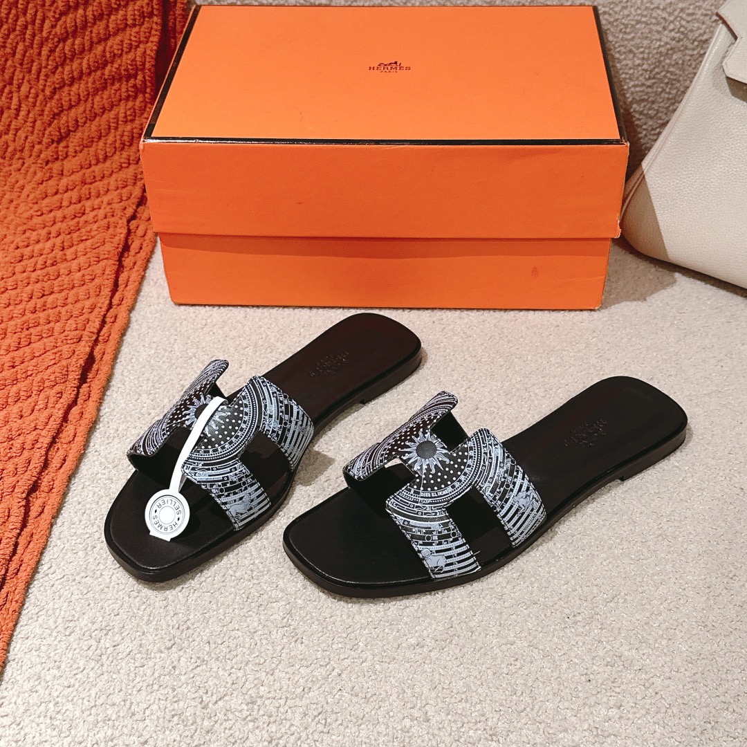 Hermes Oran Sandal: Stylish, Comfortable, and Versatile H-Shaped Sliders 4 i1742986168 3779 1