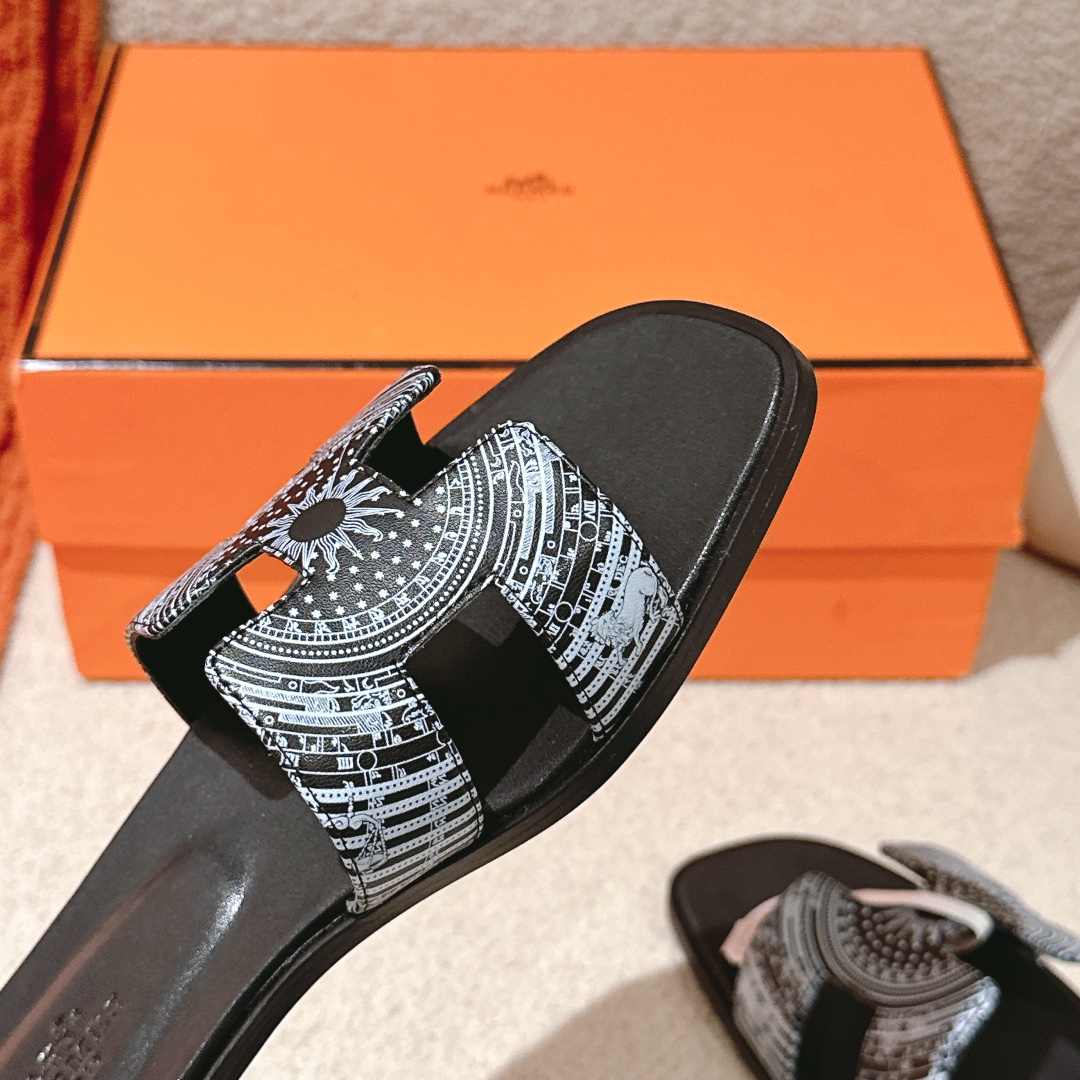 Hermes Oran Sandal: Stylish, Comfortable, and Versatile H-Shaped Sliders 8 i1742986168 6696 2