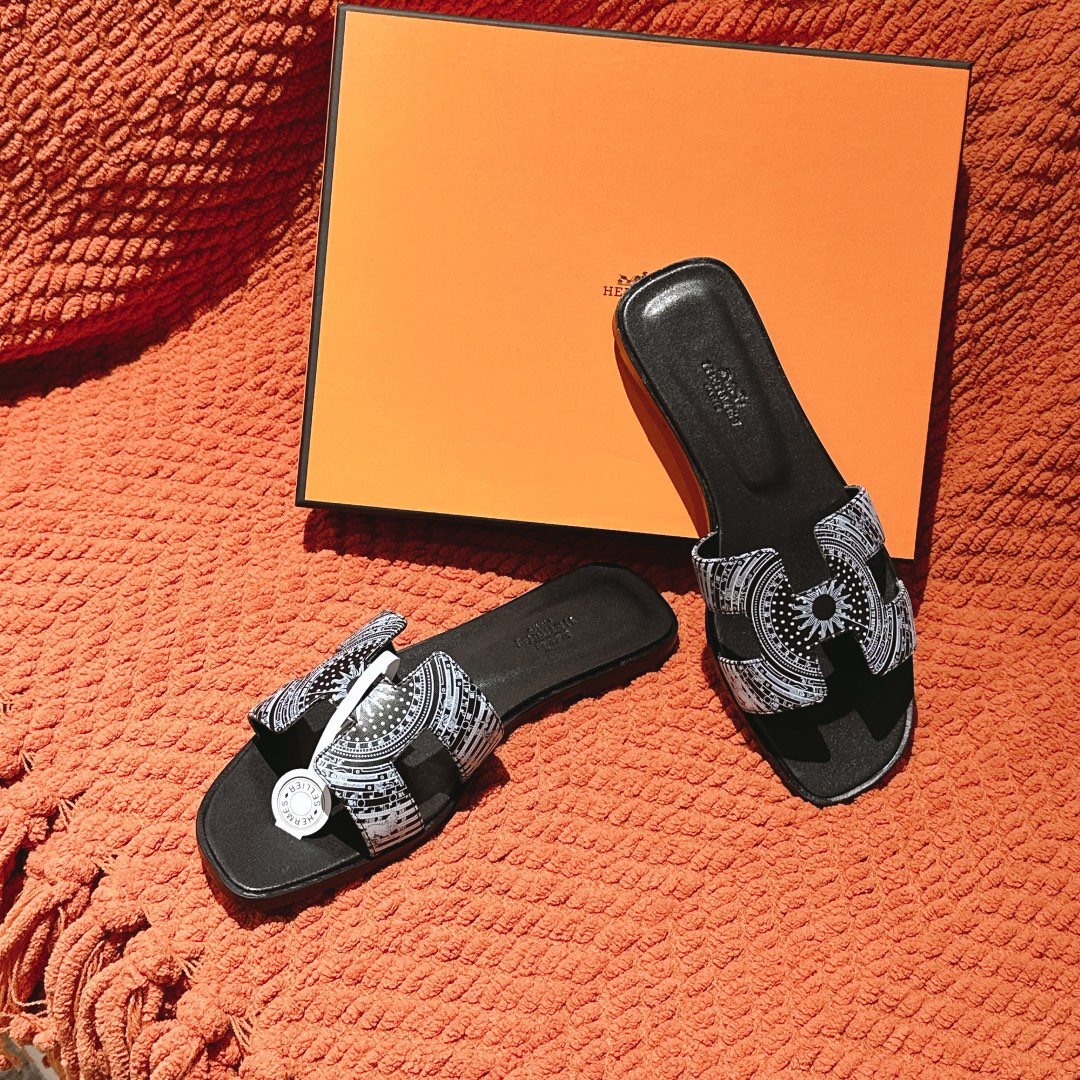 Hermes Oran Sandal: Stylish, Comfortable, and Versatile H-Shaped Sliders 6 i1742986168 7159 6