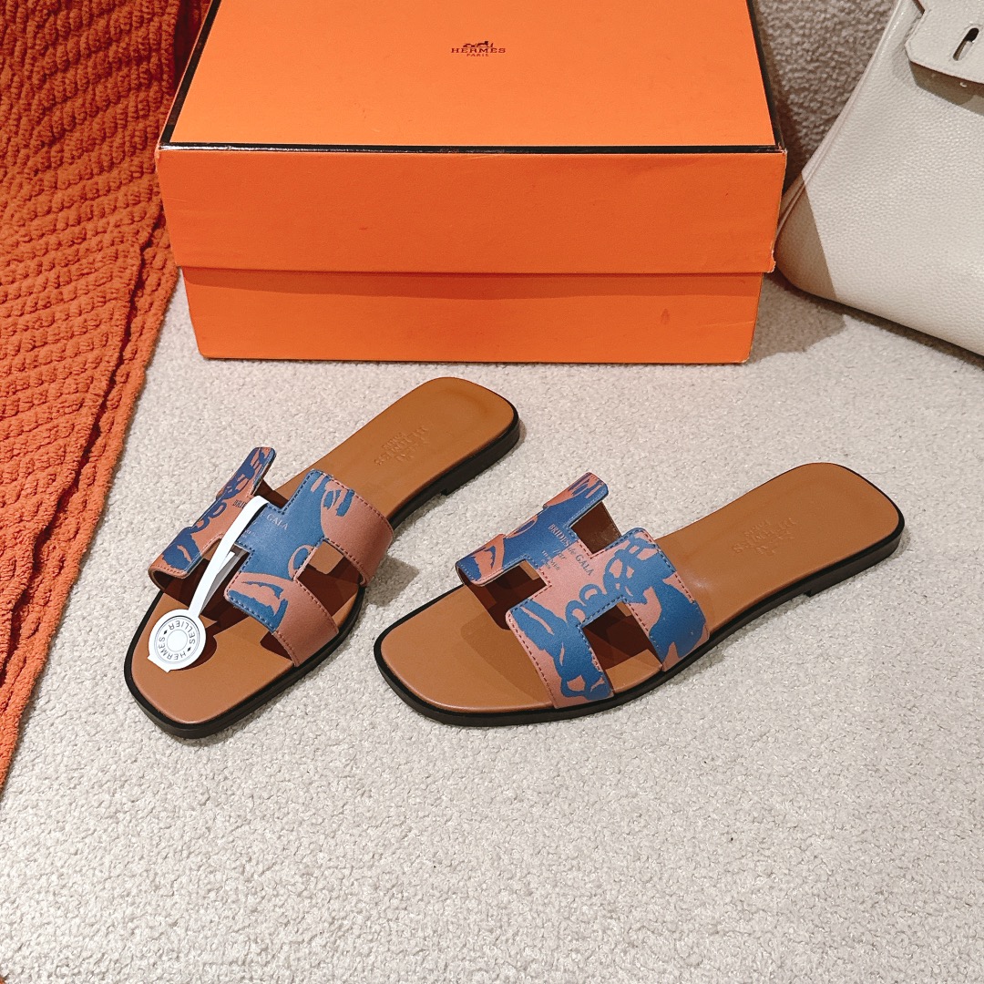 Hermes Oran Sandal: Stylish & Comfortable H-Design Slides for Women 4 i1742986267 4362 8