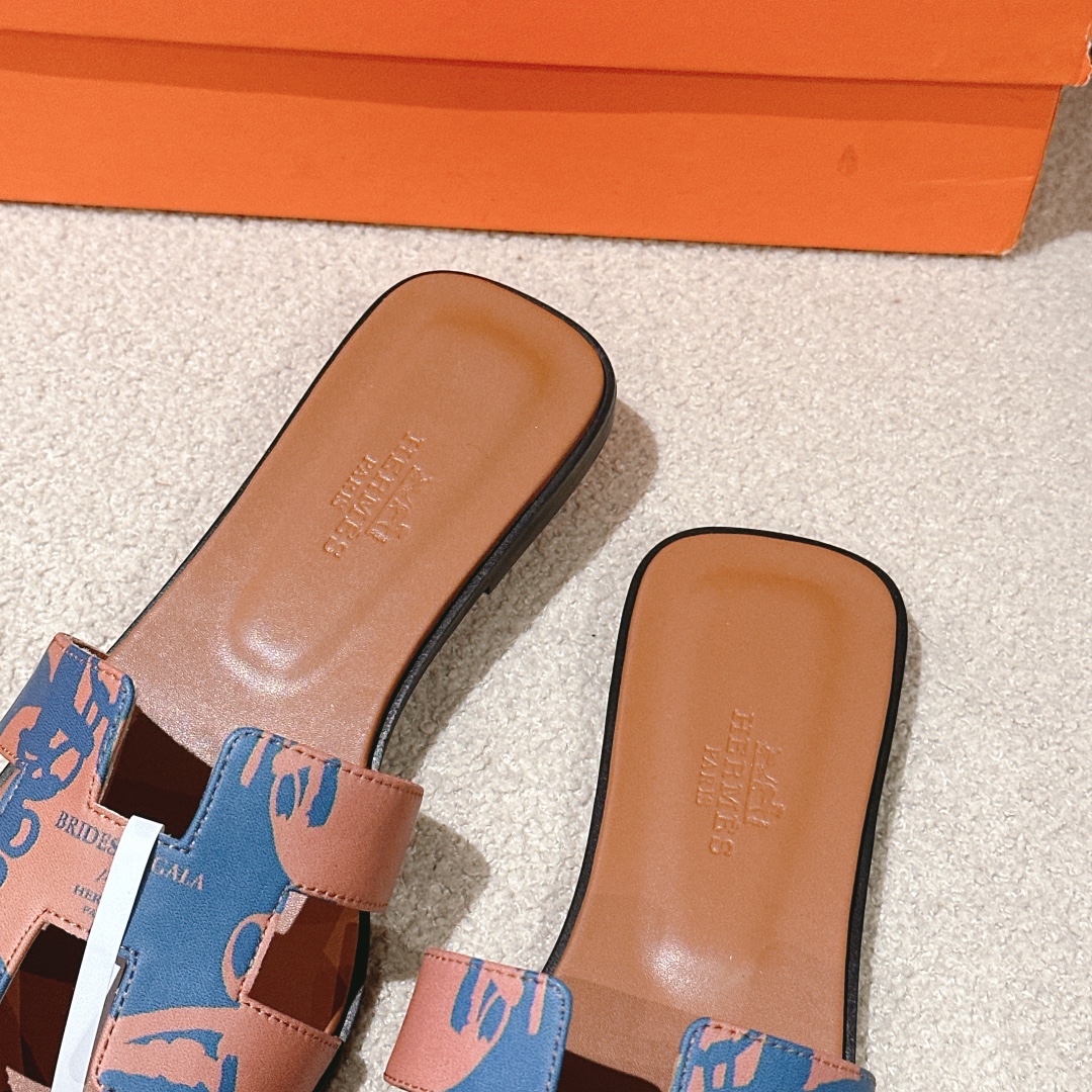 Hermes Oran Sandal: Stylish & Comfortable H-Design Slides for Women 8 i1742986267 5042 3