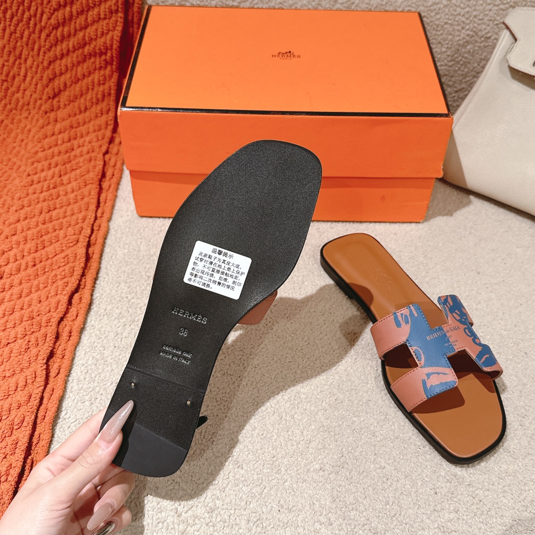 Hermes Oran Sandal: Stylish & Comfortable H-Design Slides for Women 10 i1742986267 5771 5