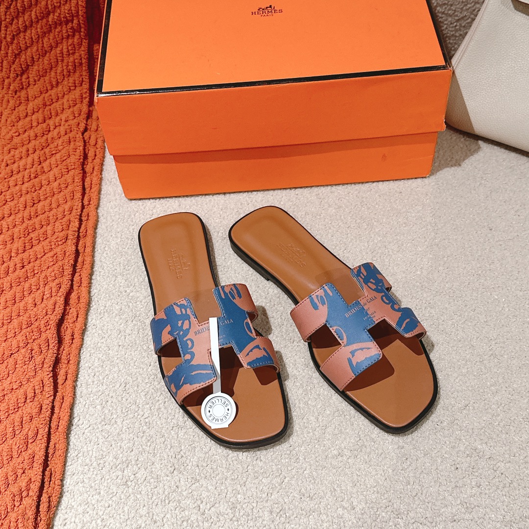 Hermes Oran Sandal: Stylish & Comfortable H-Design Slides for Women 3 i1742986267 807 6