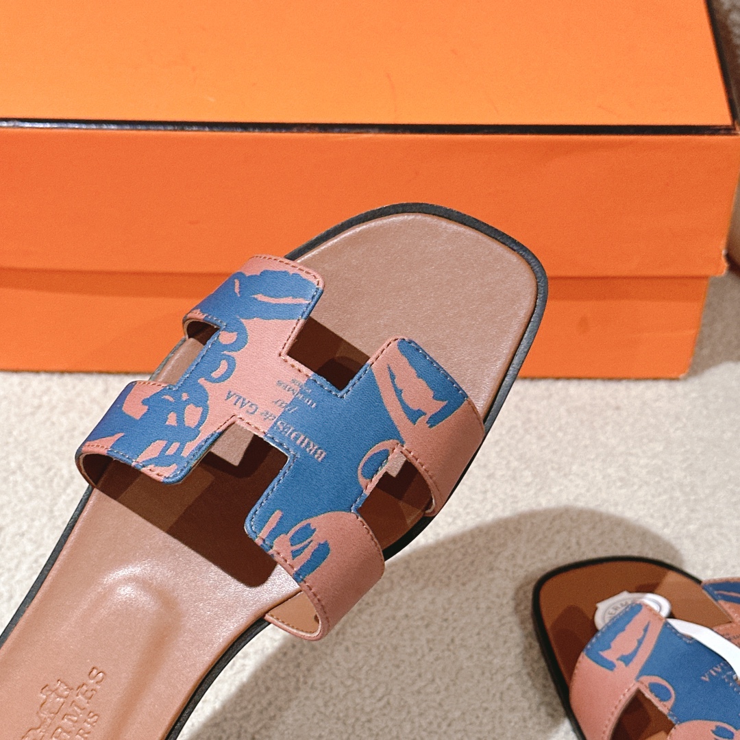 Hermes Oran Sandal: Stylish & Comfortable H-Design Slides for Women 9 i1742986267 9217 2