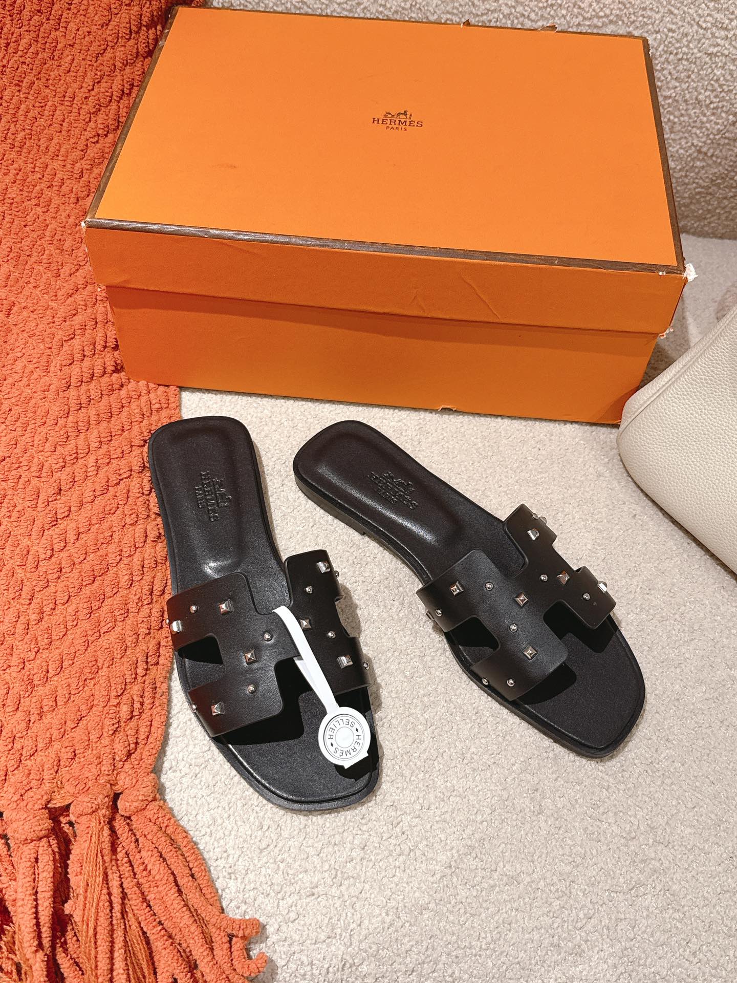 Hermes Medor Rivet Oran Sandals: Stylish and Versatile, Ultimate Comfort 3 i1744276107 2252 2