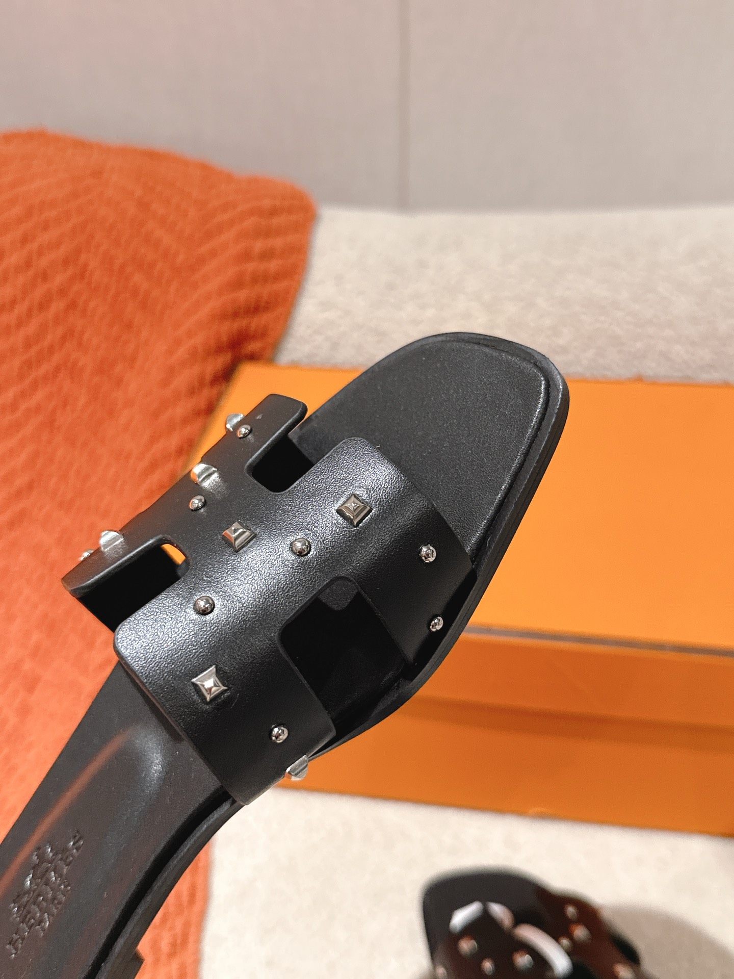 Hermes Medor Rivet Oran Sandals: Stylish and Versatile, Ultimate Comfort 9 i1744276107 3457 4