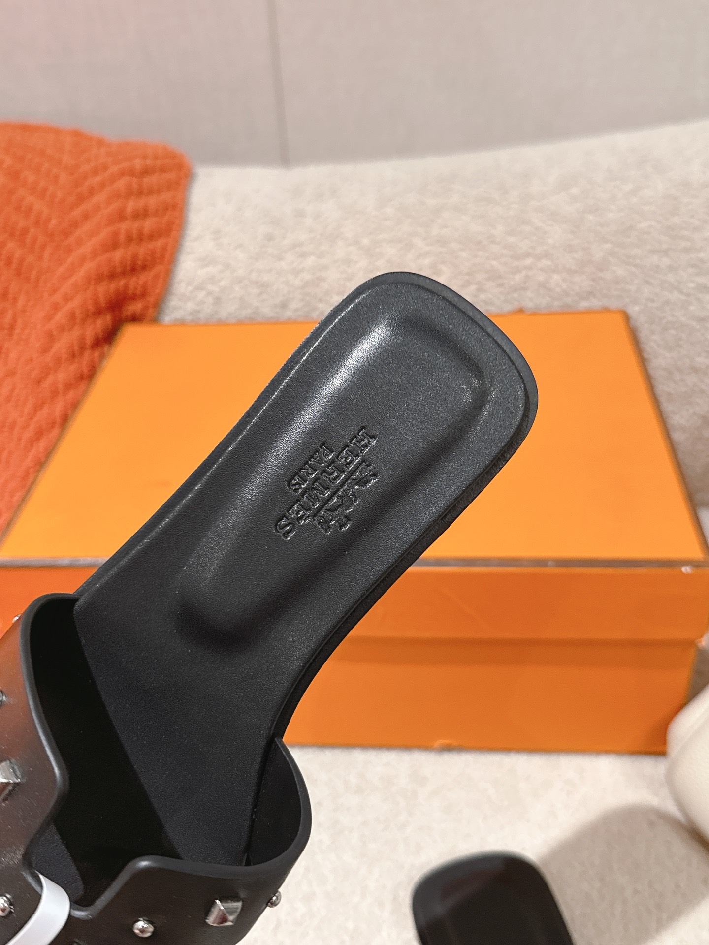 Hermes Medor Rivet Oran Sandals: Stylish and Versatile, Ultimate Comfort 8 i1744276107 3664 5