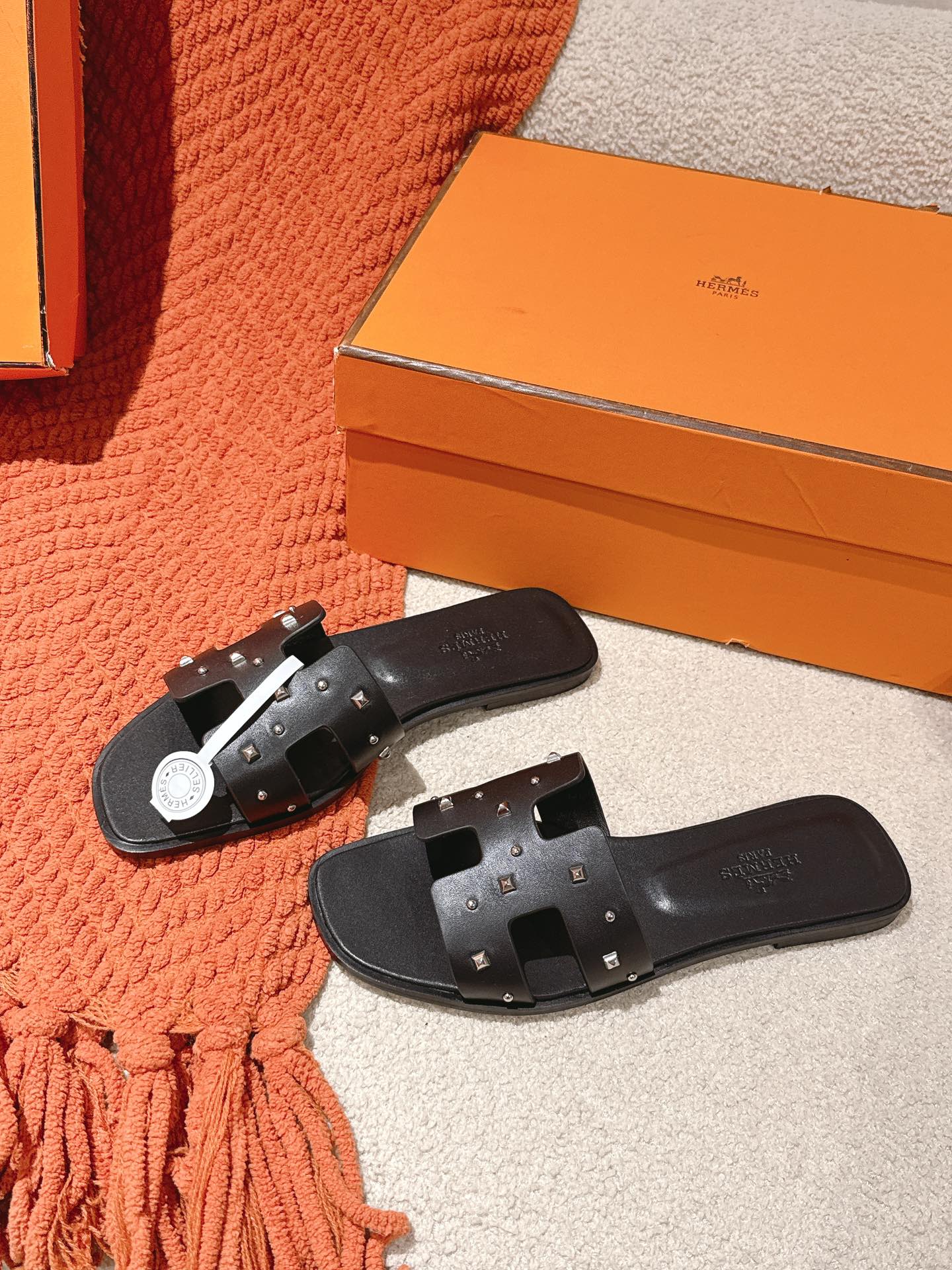Hermes Medor Rivet Oran Sandals: Stylish and Versatile, Ultimate Comfort 4 i1744276107 5287 7